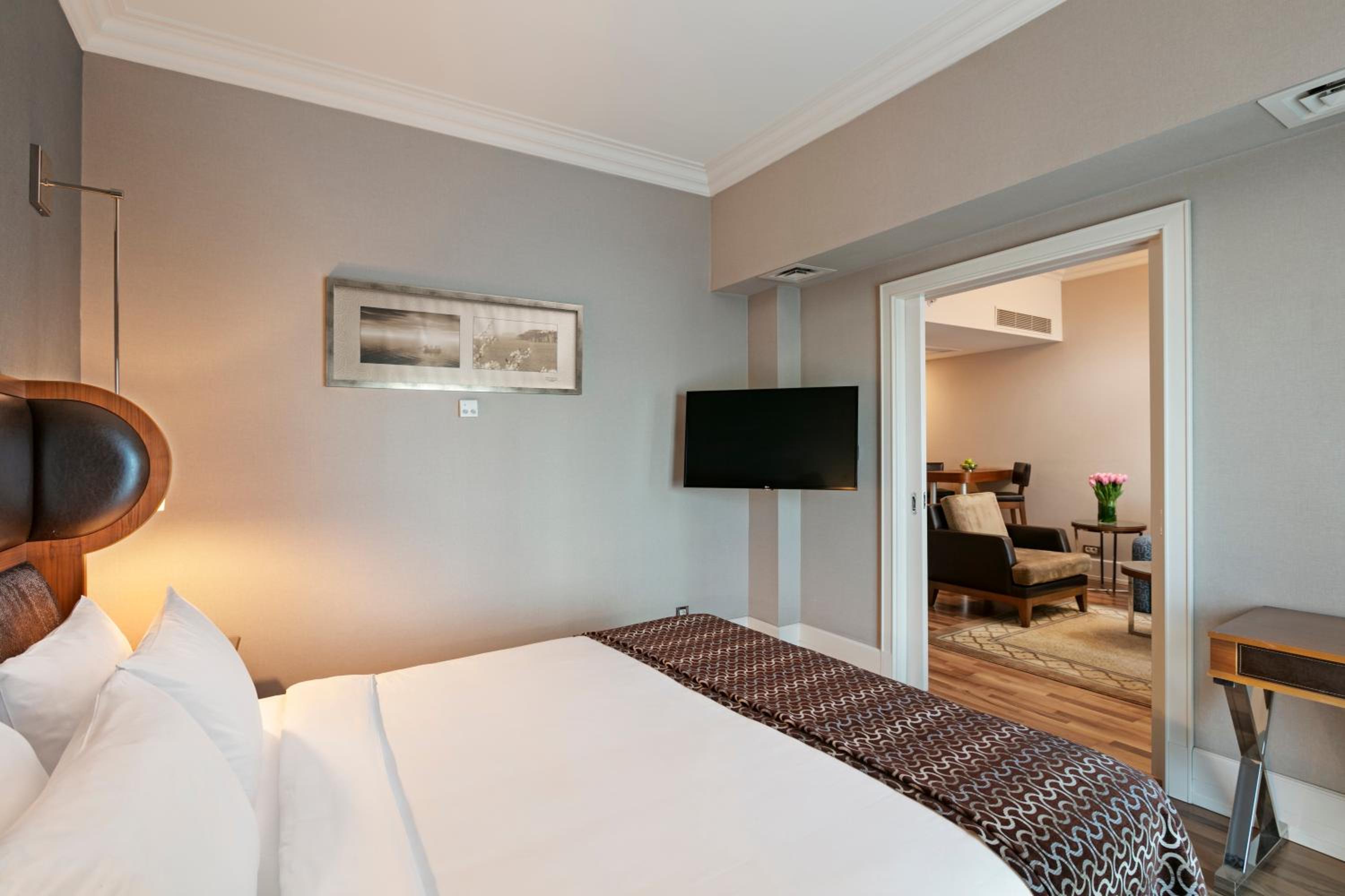 Club Suite with Kitchenette photo 3