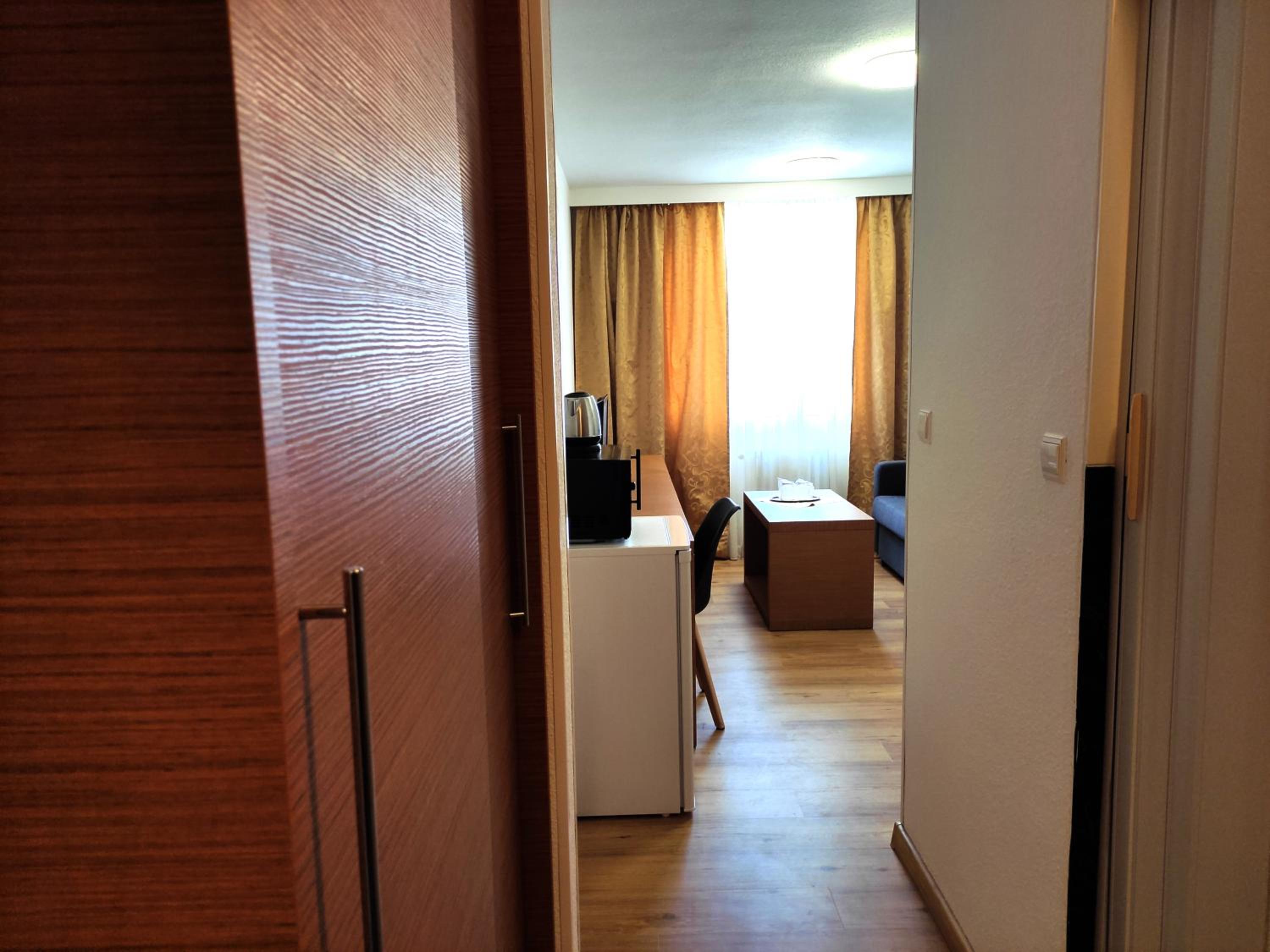 Apartment with Balcony - Photo 7