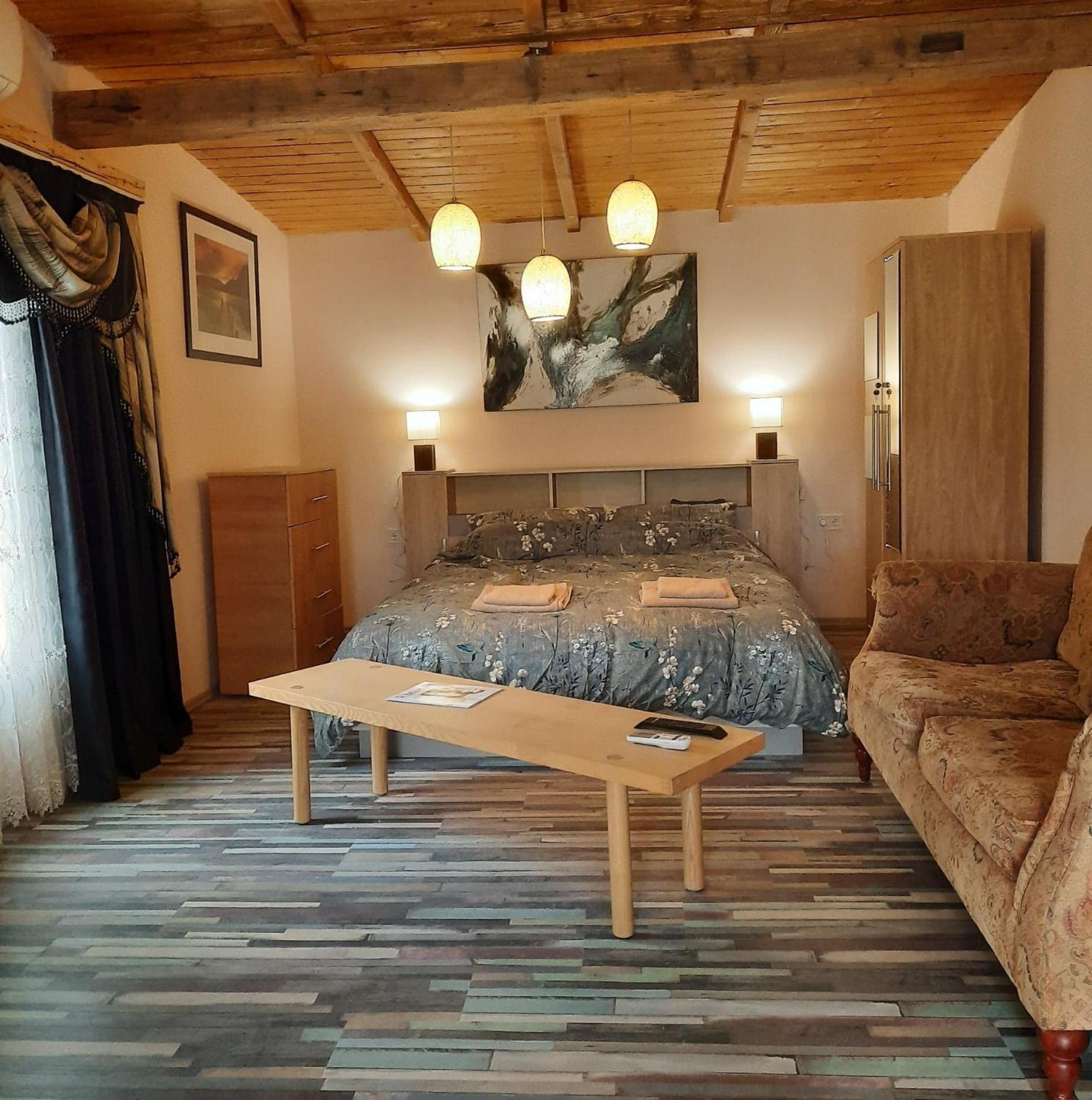 Deluxe Double Room - Photo 11