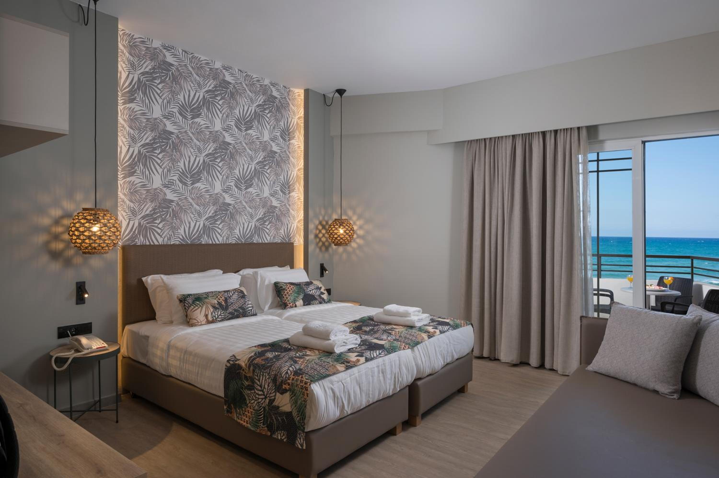 Deluxe Double Room with Side Sea View