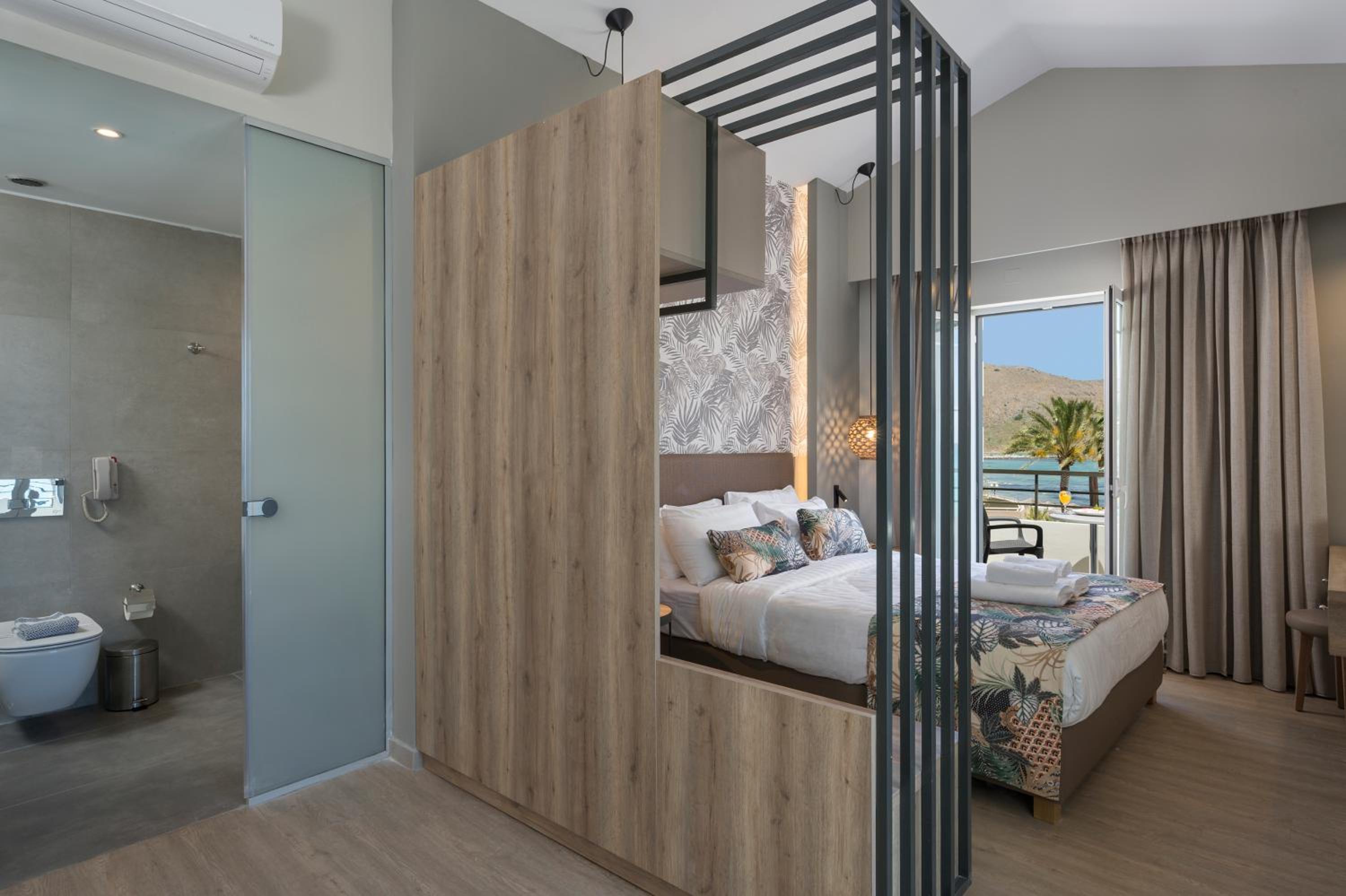 Junior Suite with Garden View