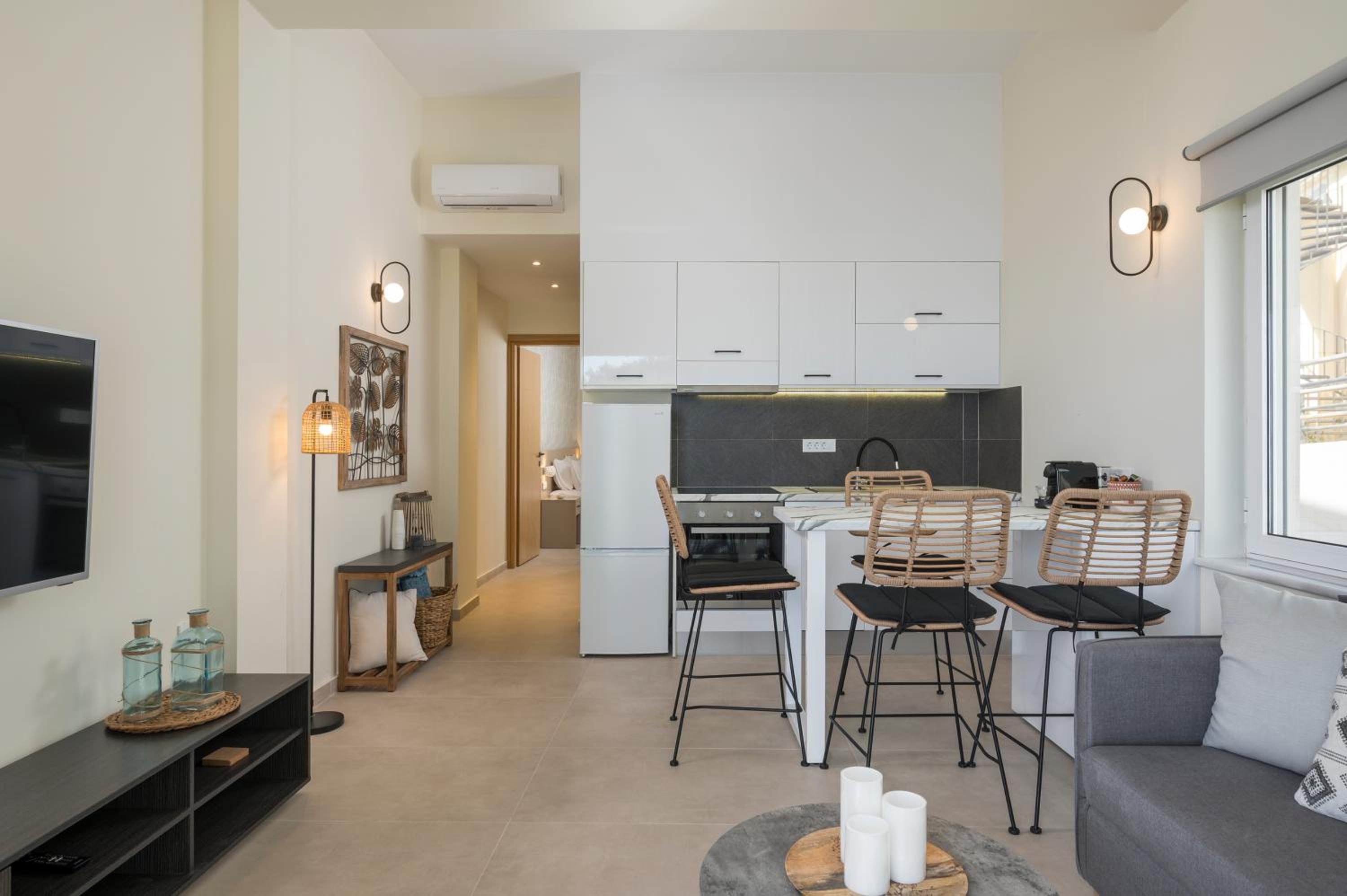 One-Bedroom Apartment with Sea View photo 3