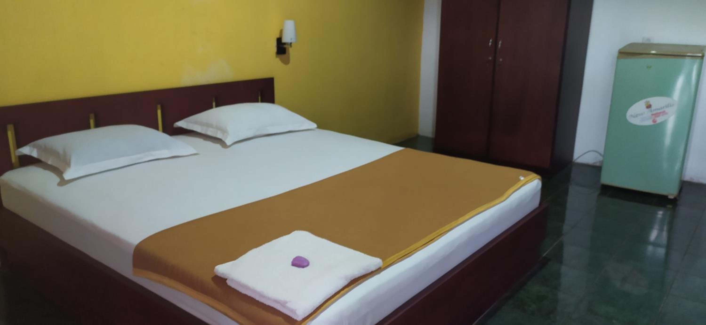 Standard Double Room - Photo 11