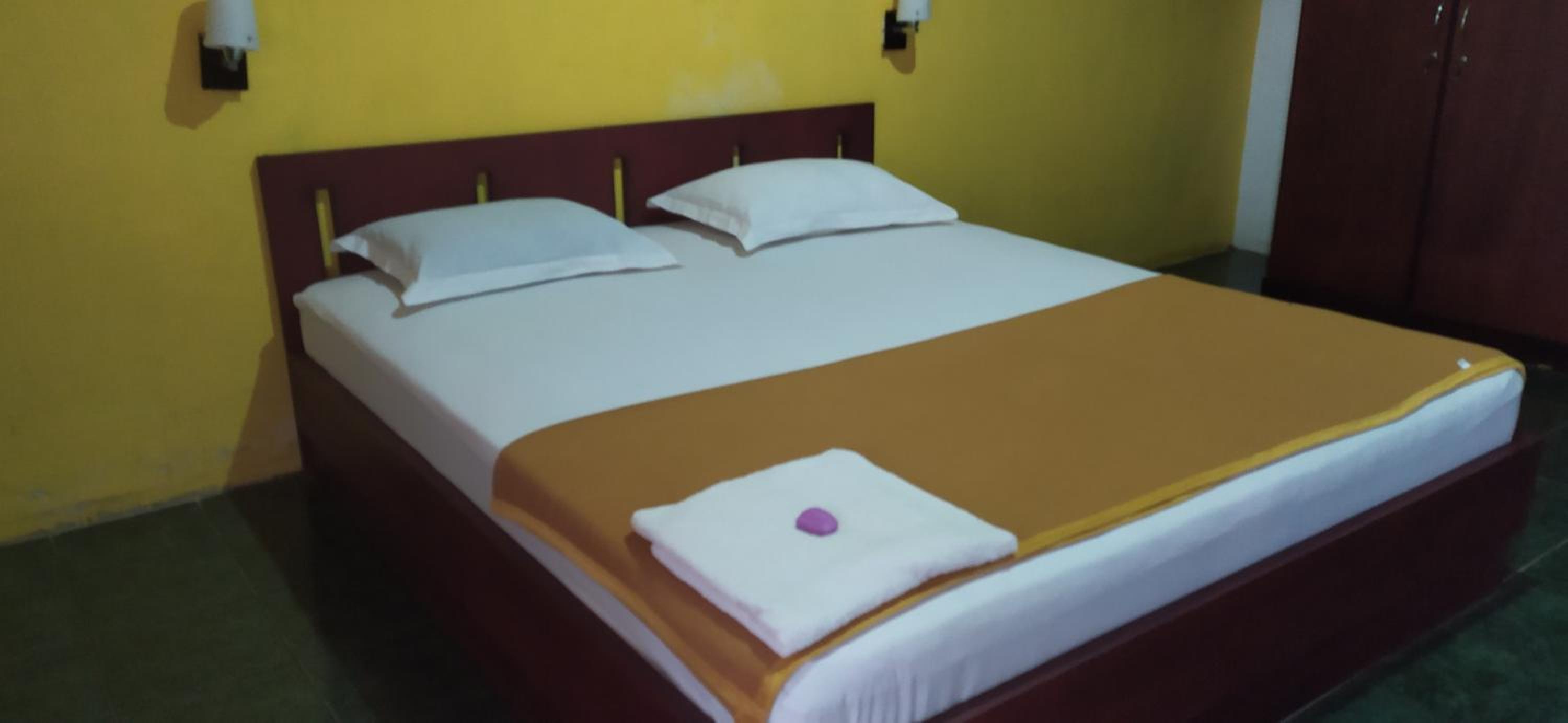 Standard Double Room - Photo 7