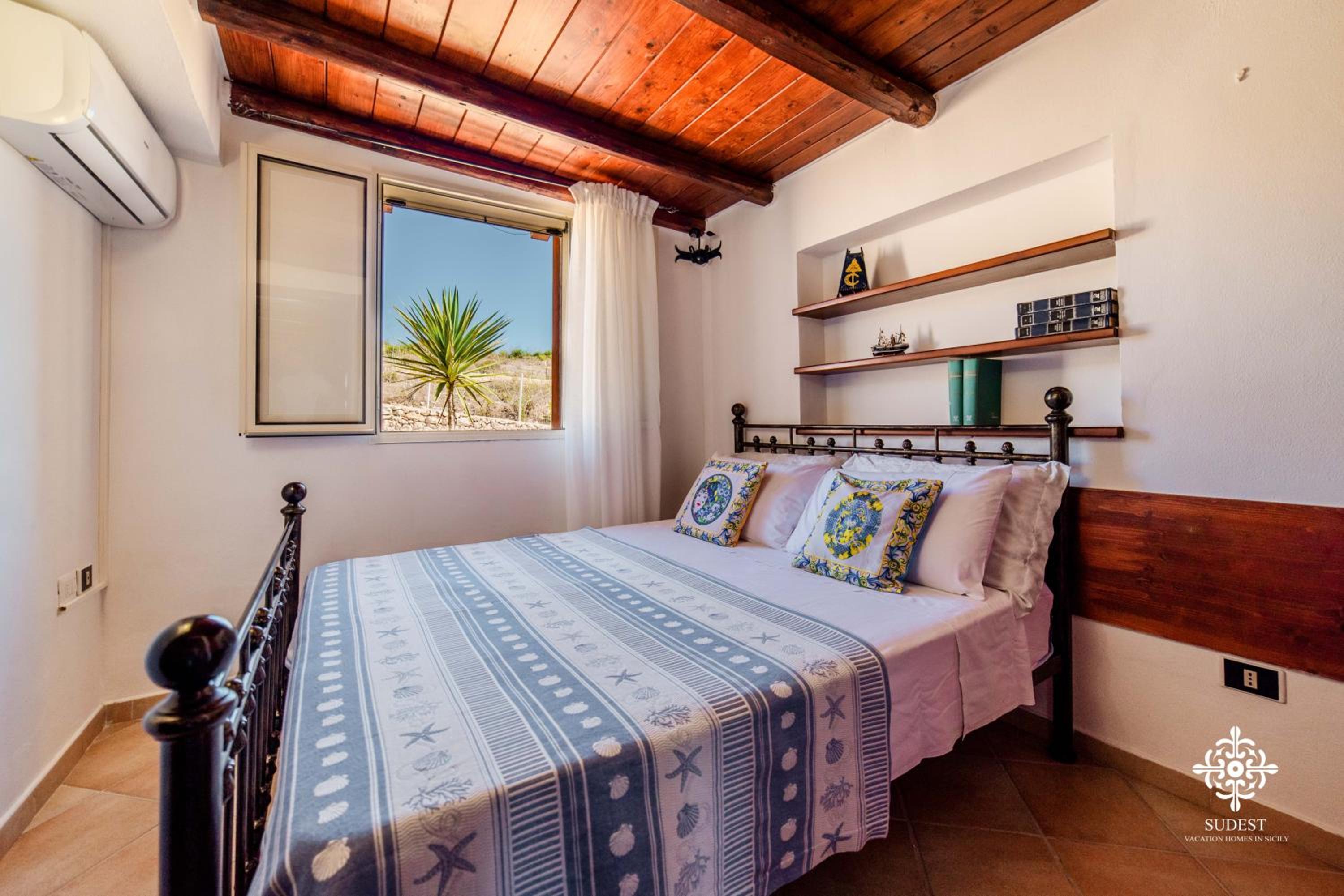 Villa with Sea View photo 3