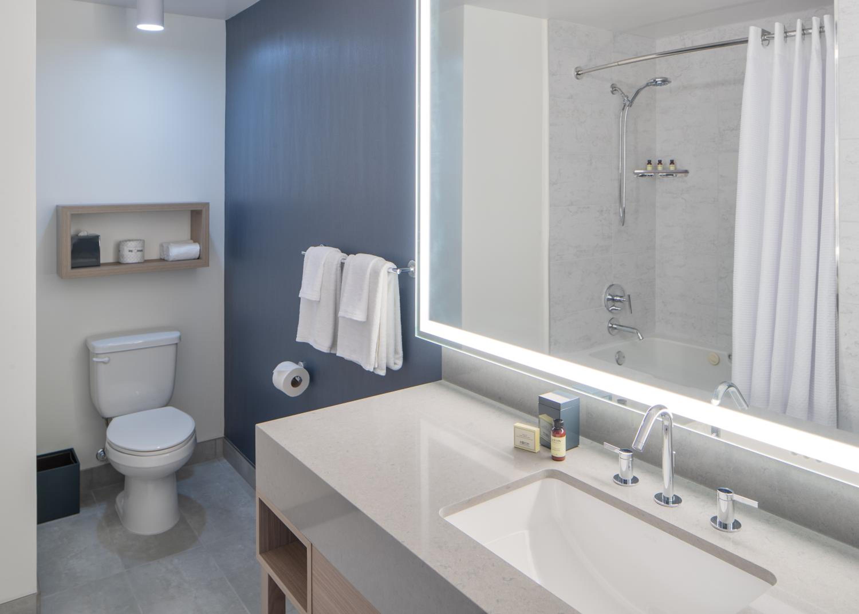 Premier Suite - Photo 3