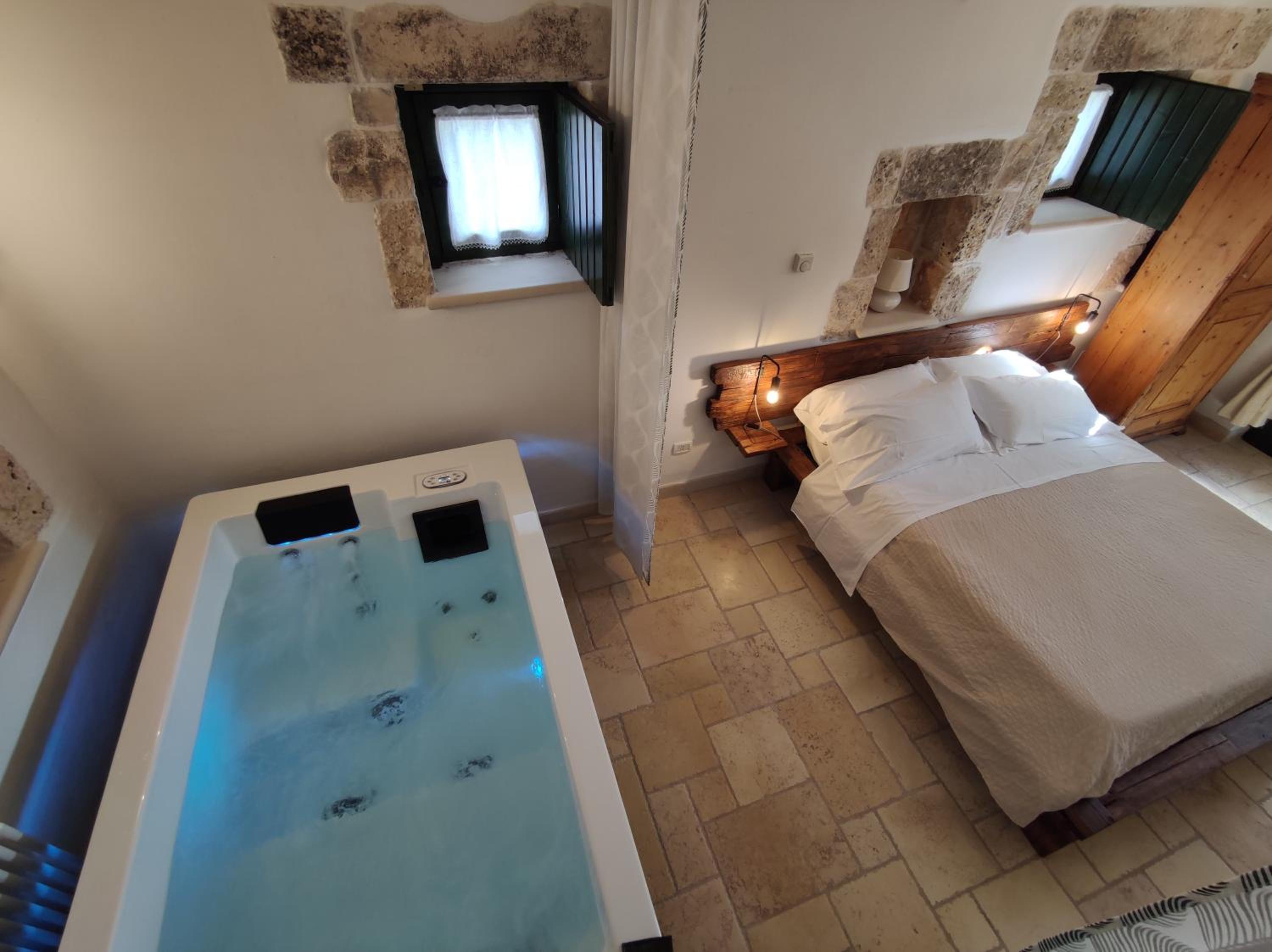 Suite with Spa Bath - Photo 1
