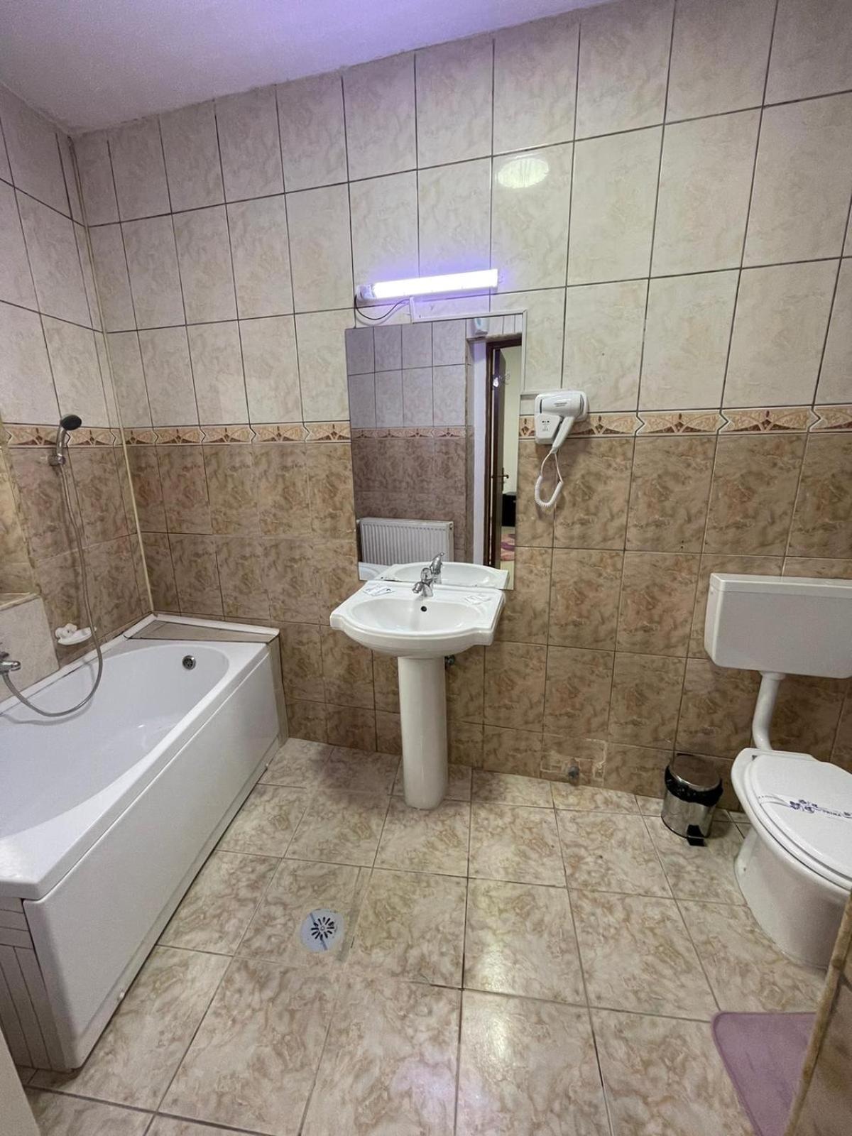 Deluxe Double Room - Photo 16