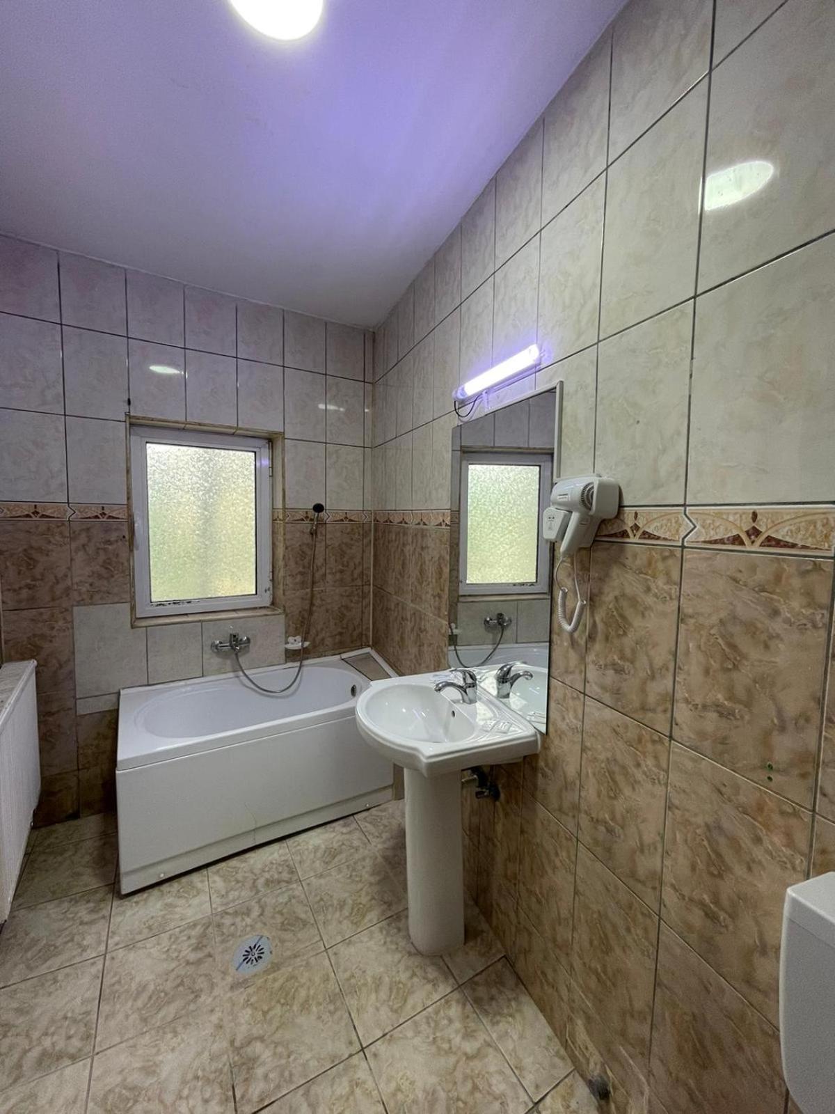 Deluxe Double Room - Photo 17