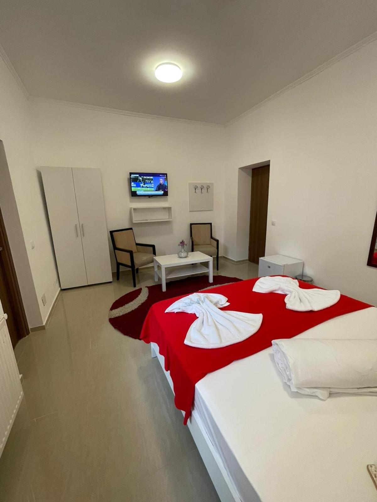 Deluxe Double Room - Photo 11