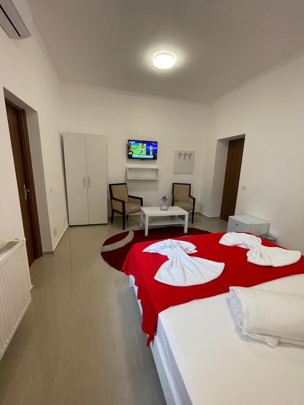 Deluxe Double Room - Photo 10