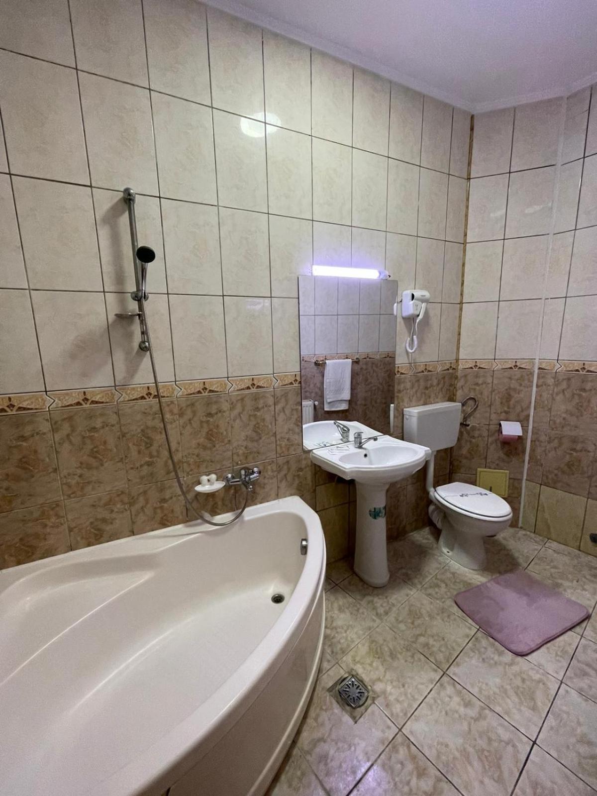 Deluxe Double Room - Photo 7