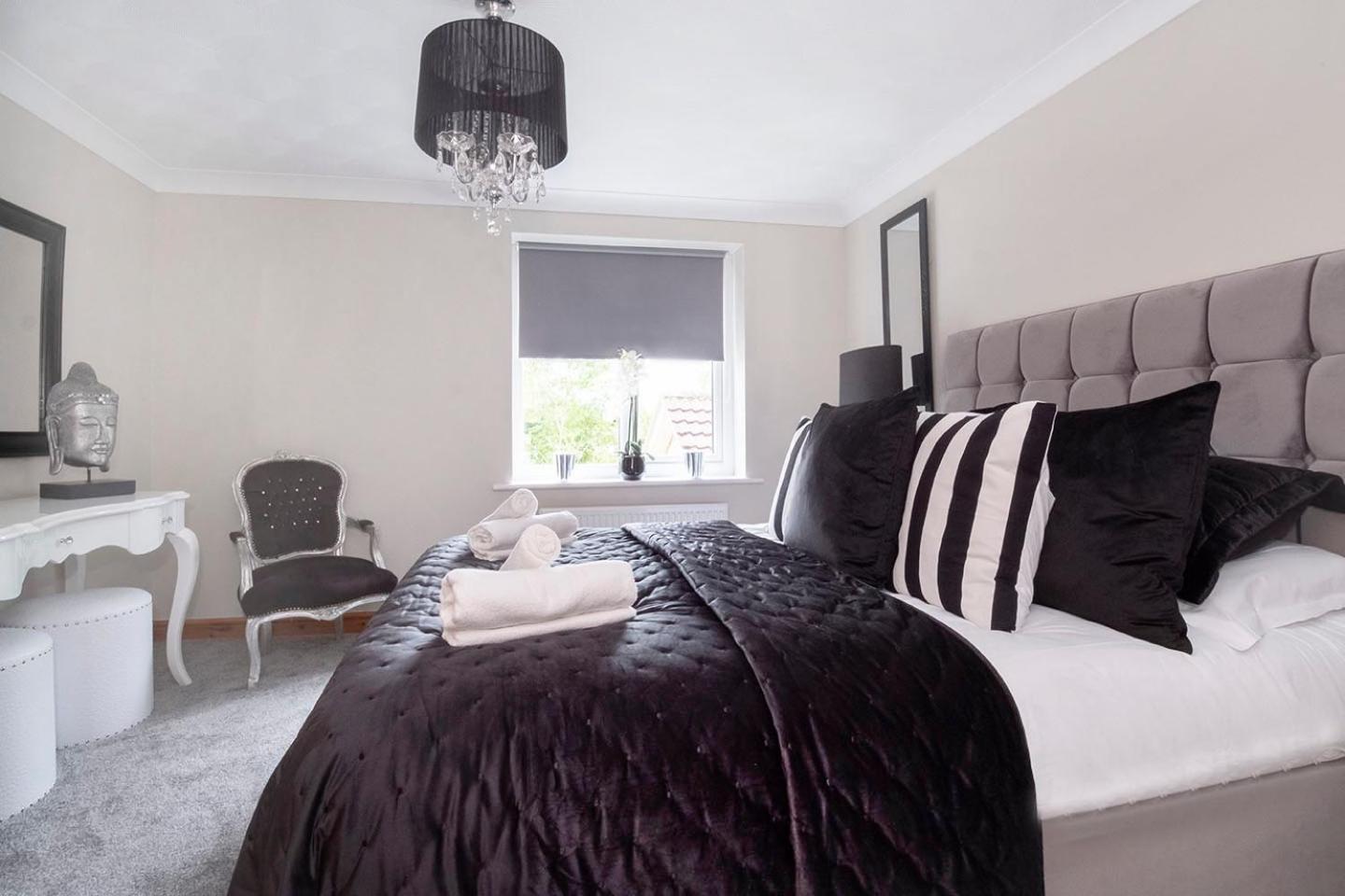 Two-Bedroom House - Photo 9