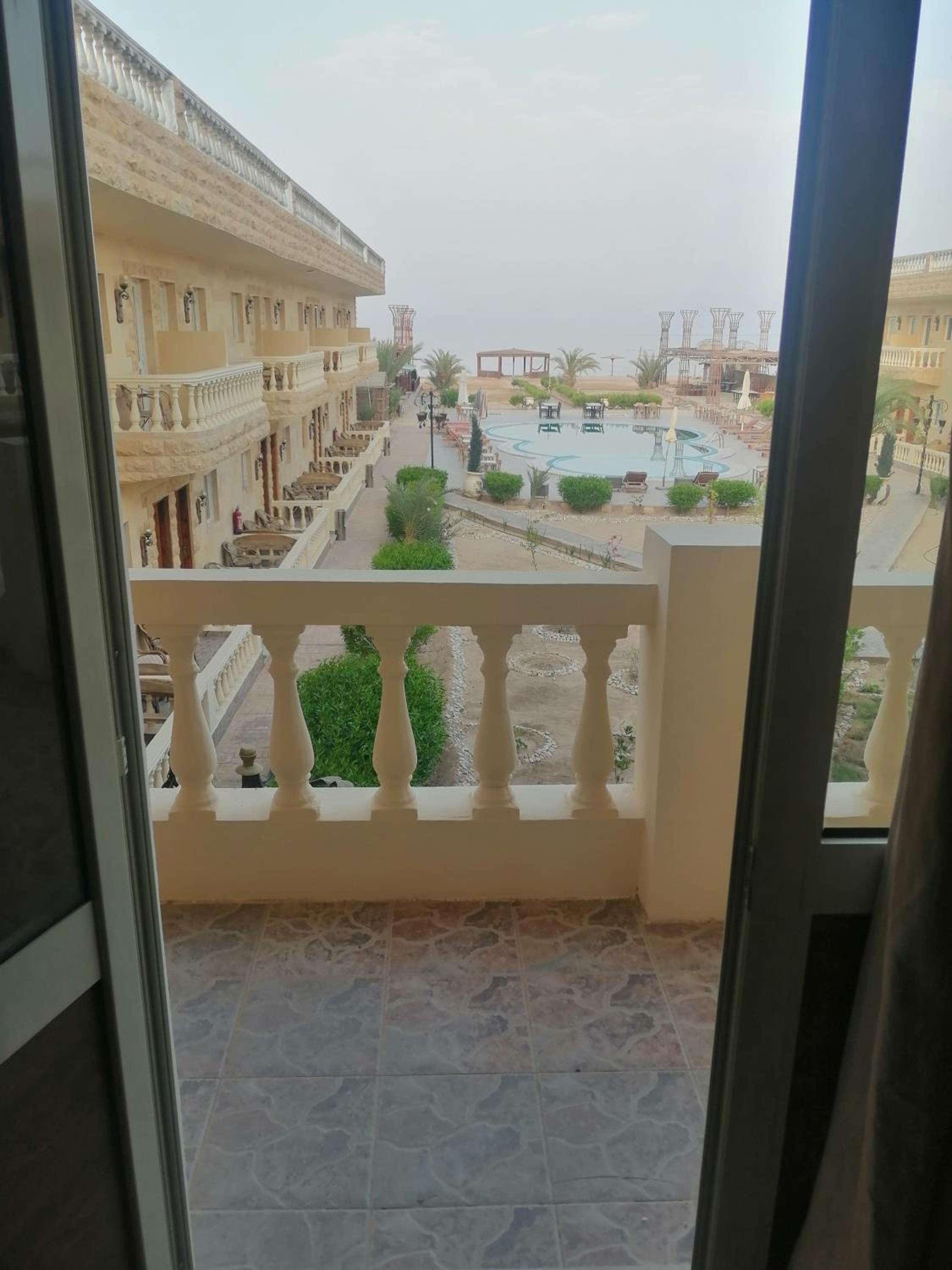 Suite - Photo 3