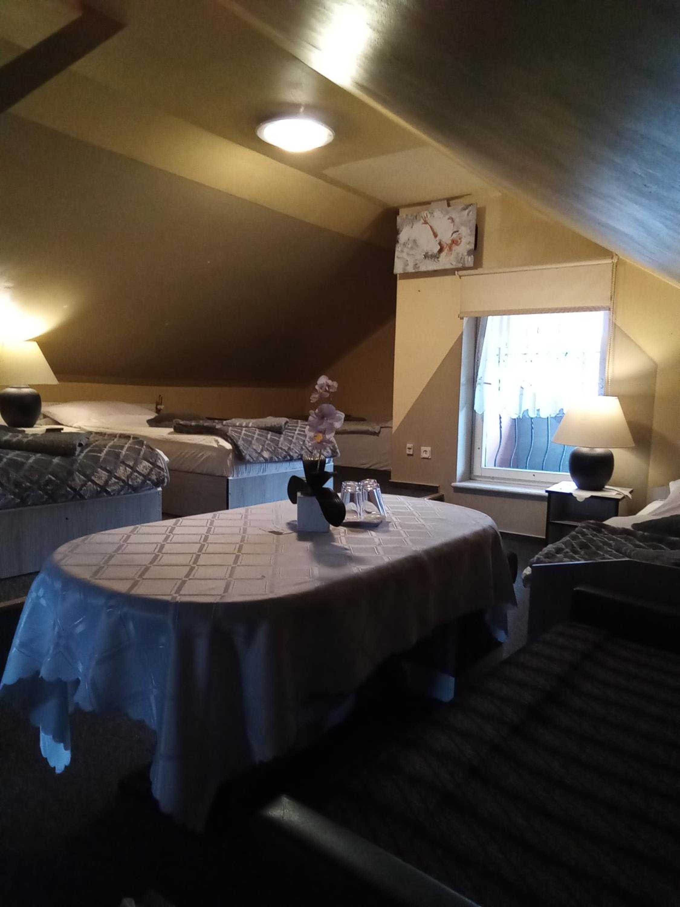 Family Room with Private Bathroom photo 2