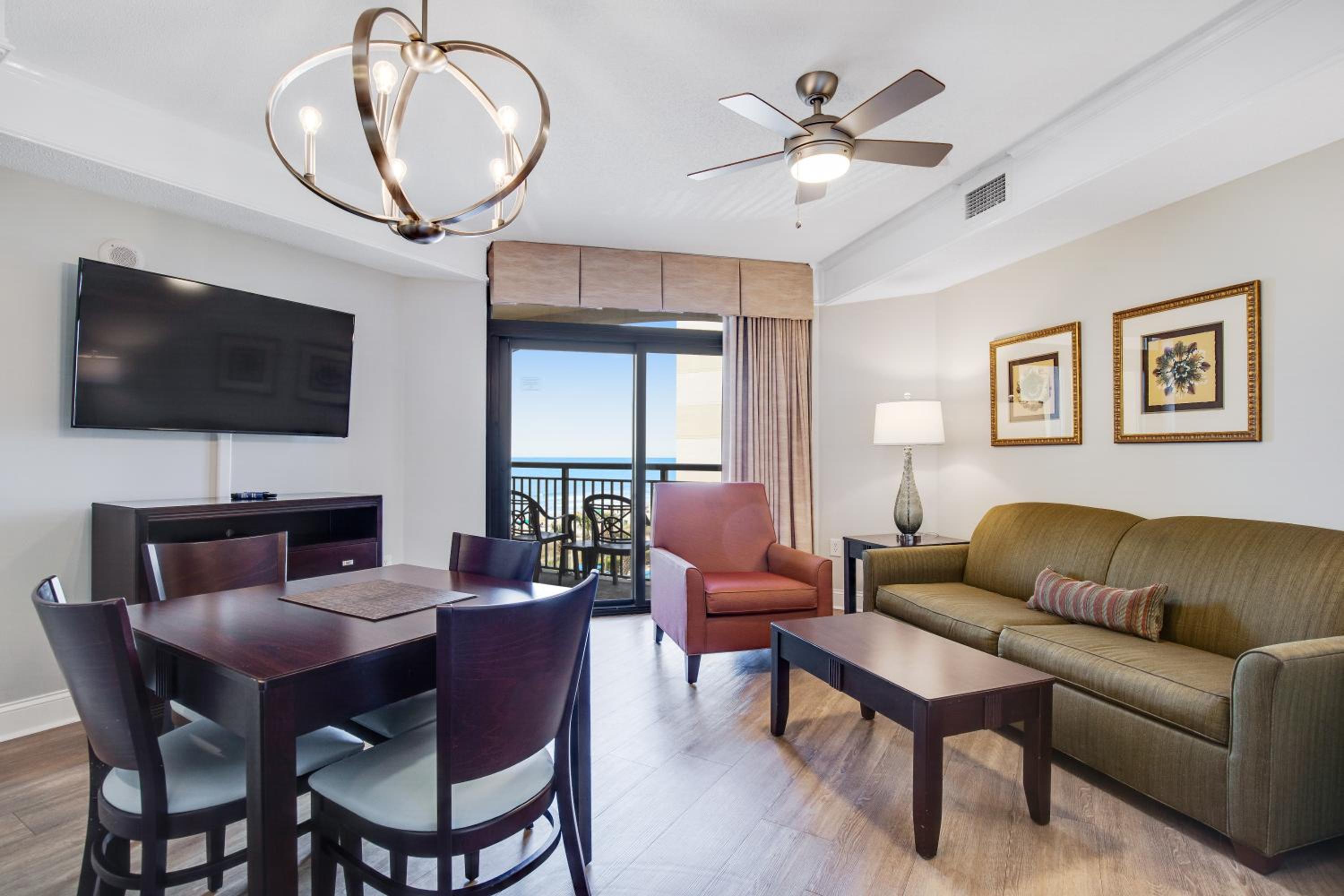 One-Bedroom Suite with Partial Sea View photo 3