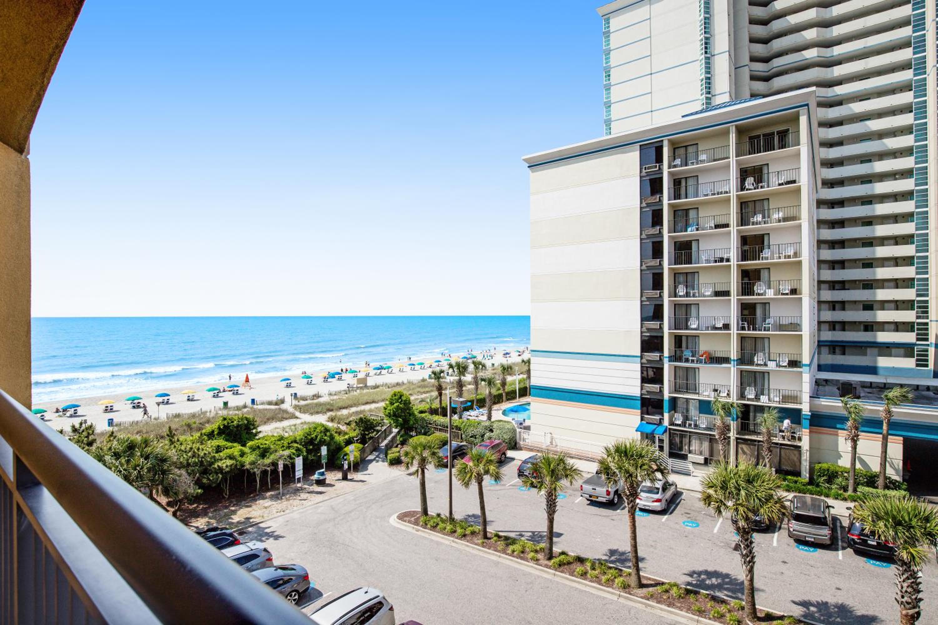 One-Bedroom Suite with Partial Sea View photo 2