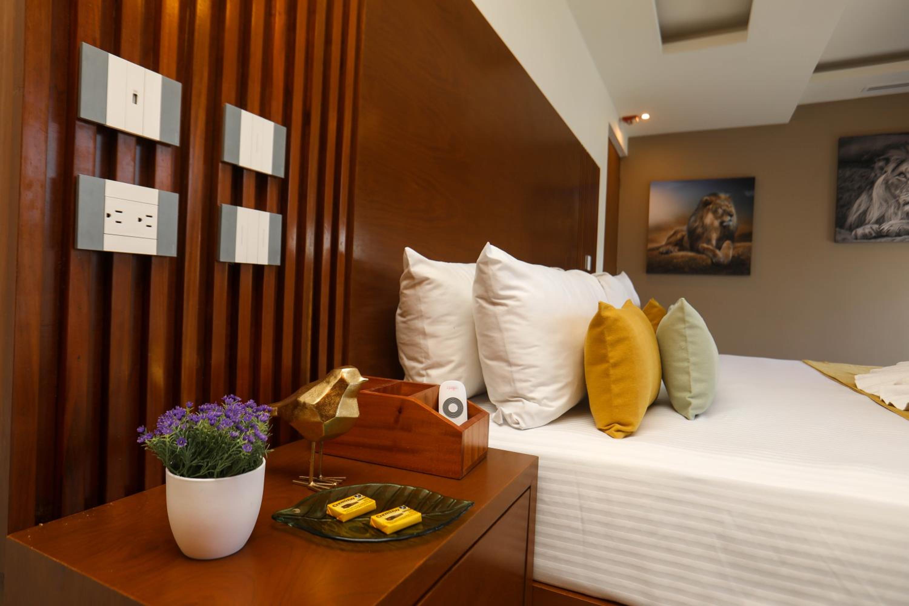 Master Suite With Bathtub photo 3
