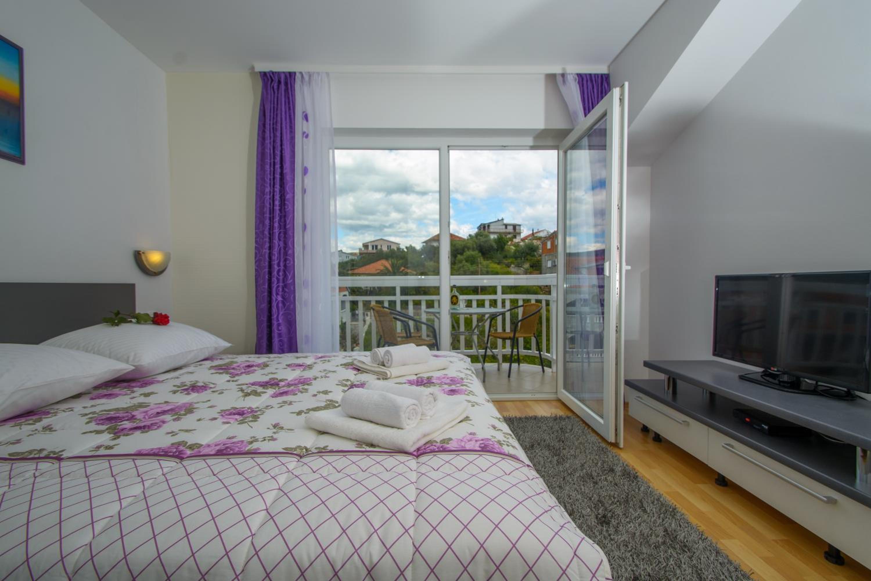 Apartment with Sea View - Photo 4