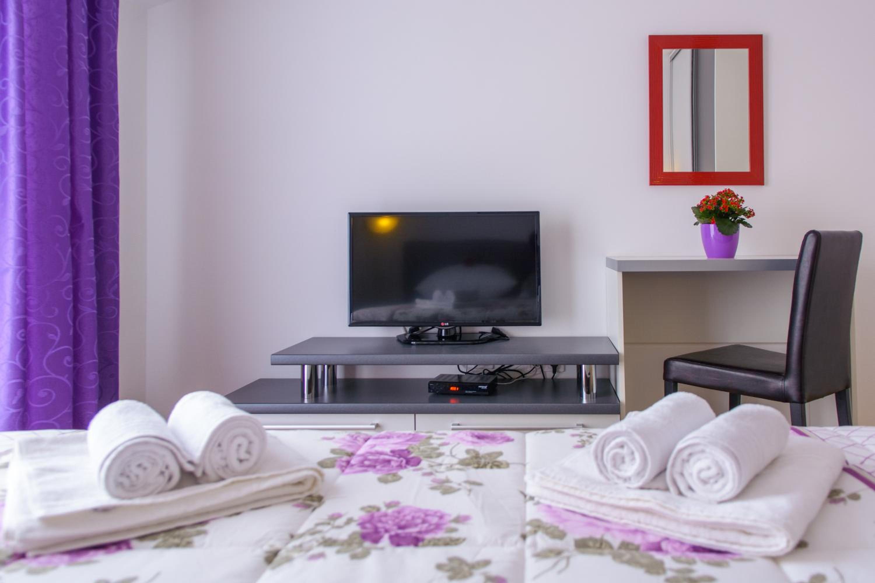 Apartment with Sea View - Photo 8