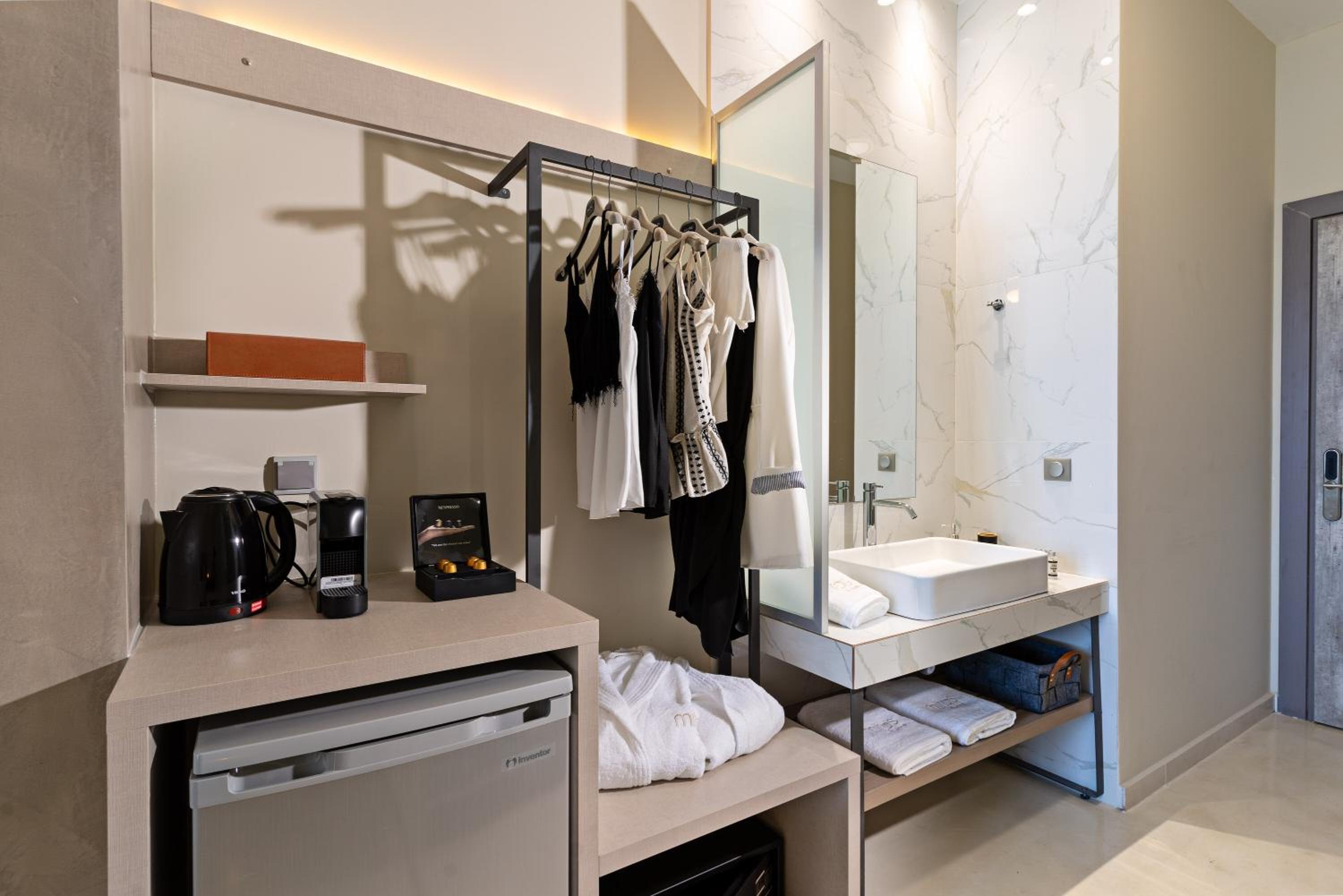 Deluxe Double or Twin Room with Sea View photo 2