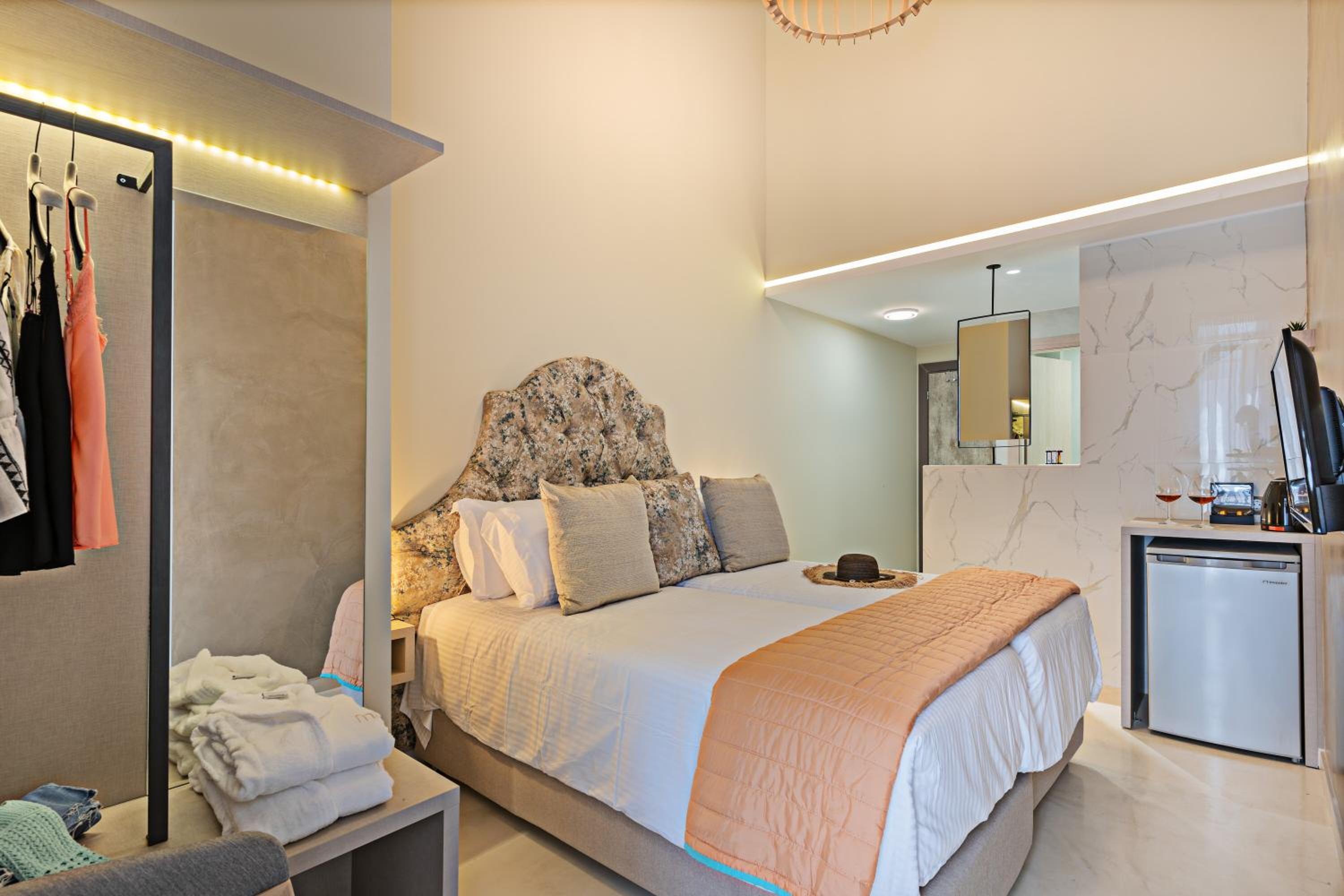 Deluxe Double or Twin Room with City View photo 3