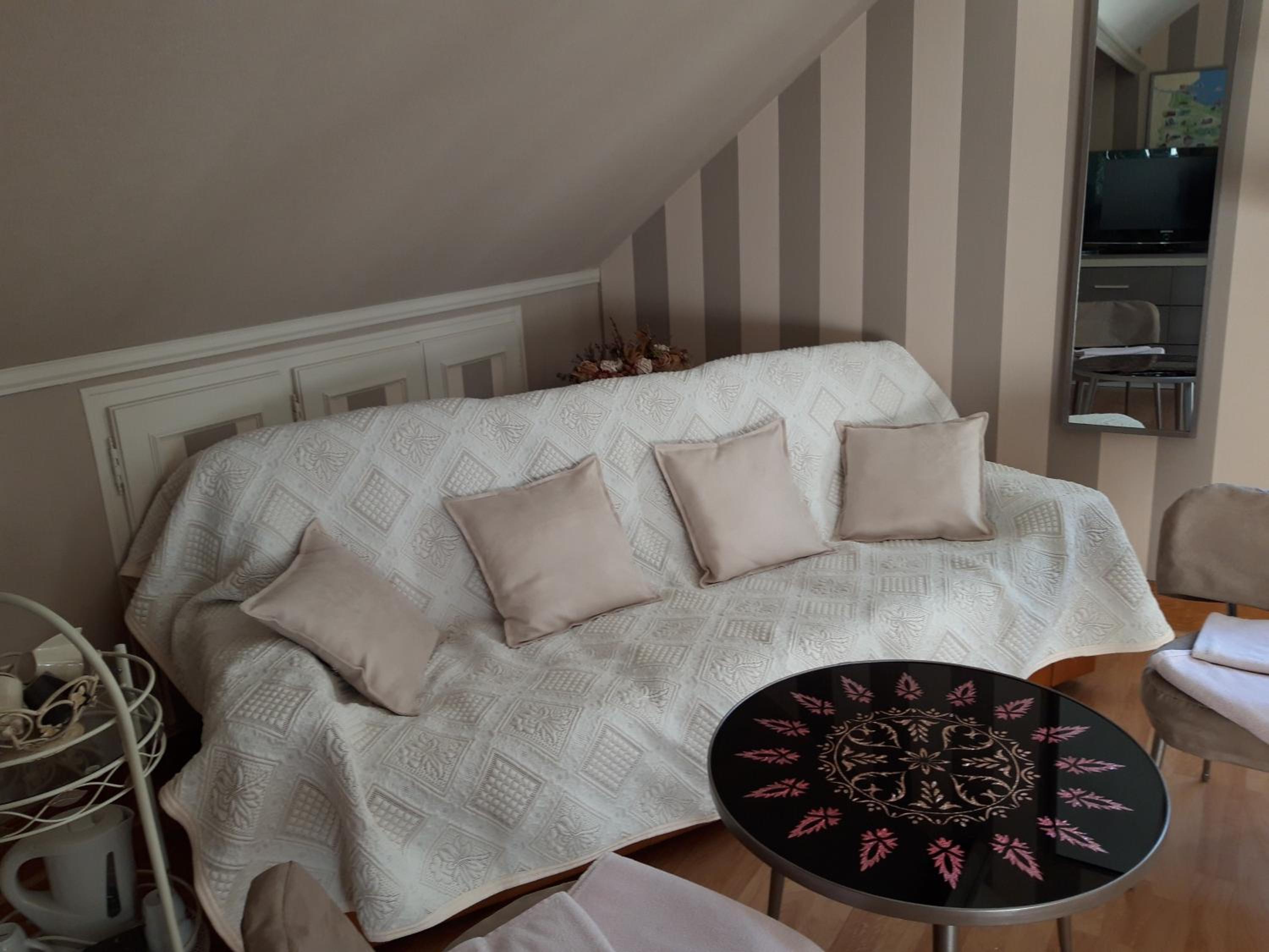 Double Room with Shared Bathroom photo 3