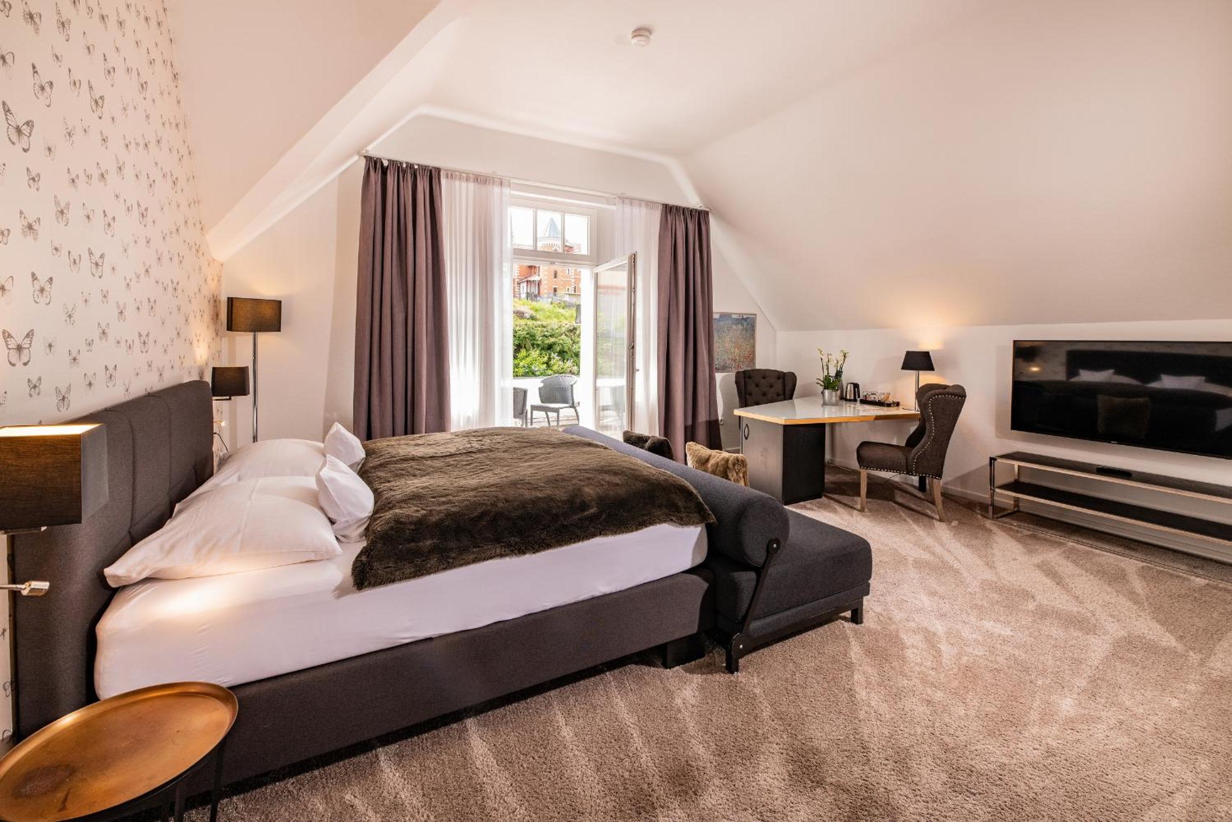 Deluxe Double Room - Photo 9