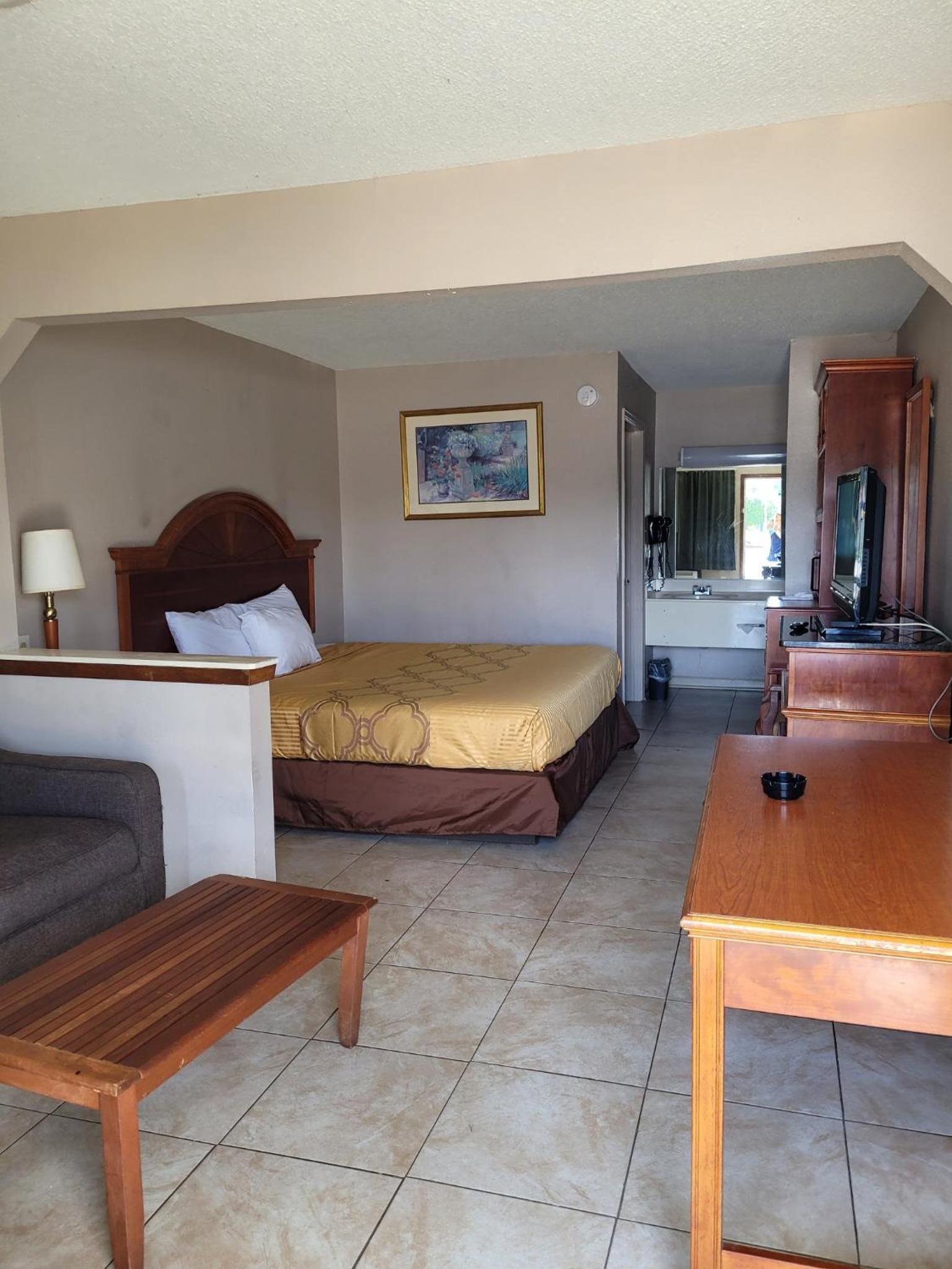 Deluxe King Suite