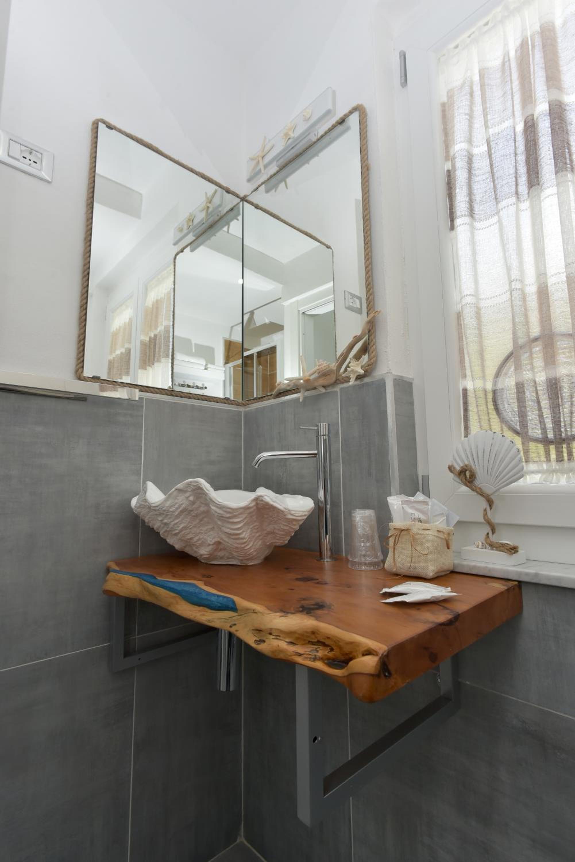 Suite with Terrace - Photo 8