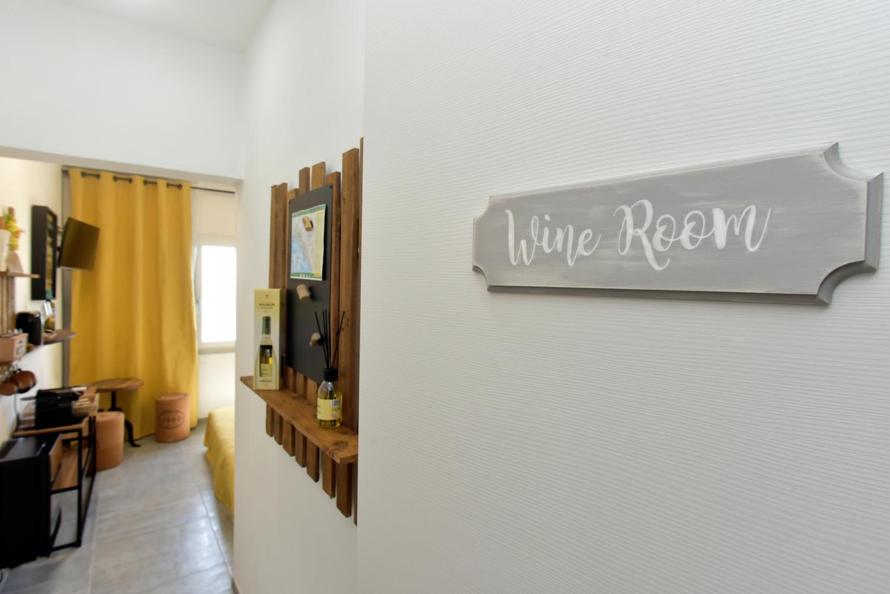Deluxe Double Room with Sea View - Photo 11