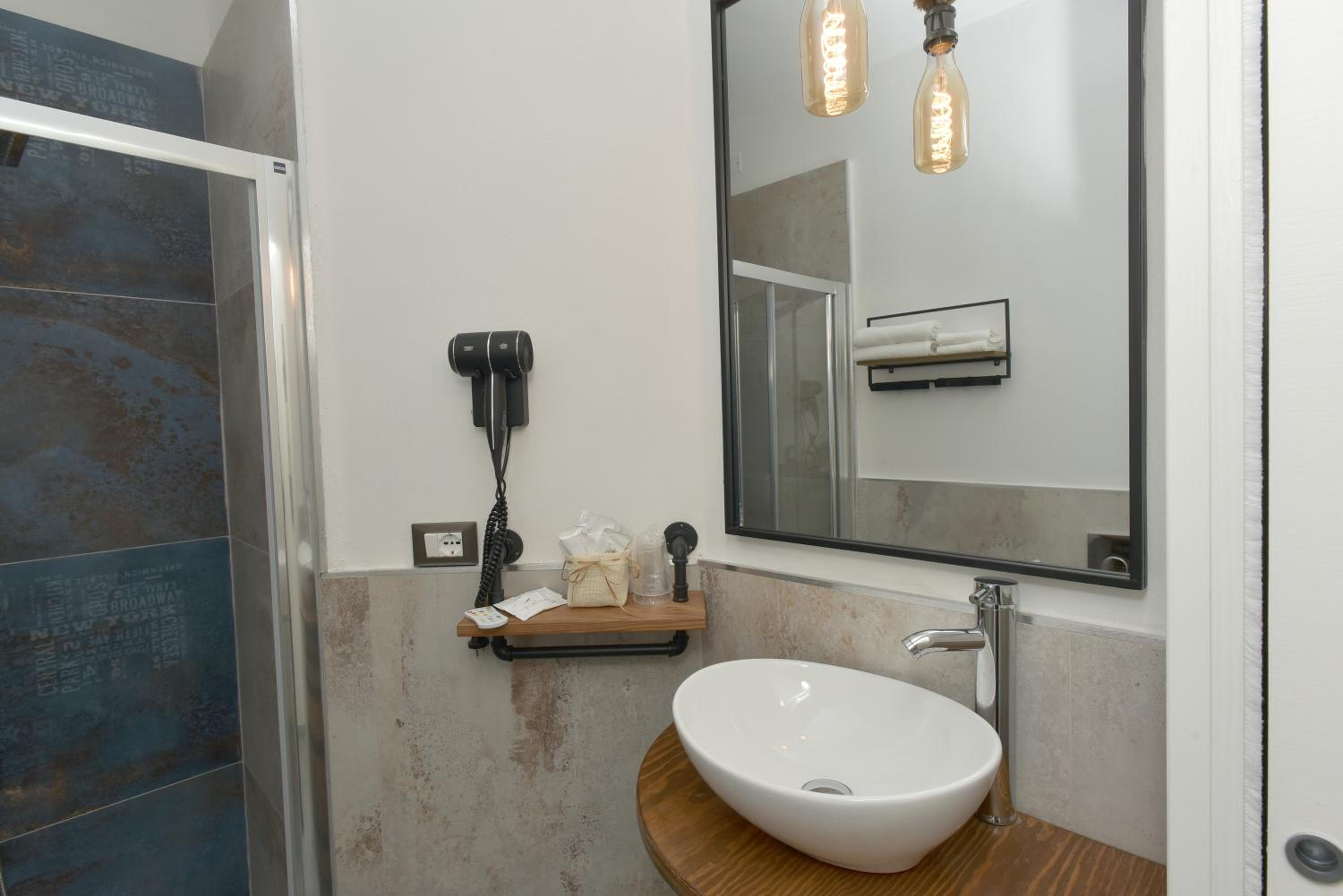 Deluxe Double Room with Sea View - Photo 17