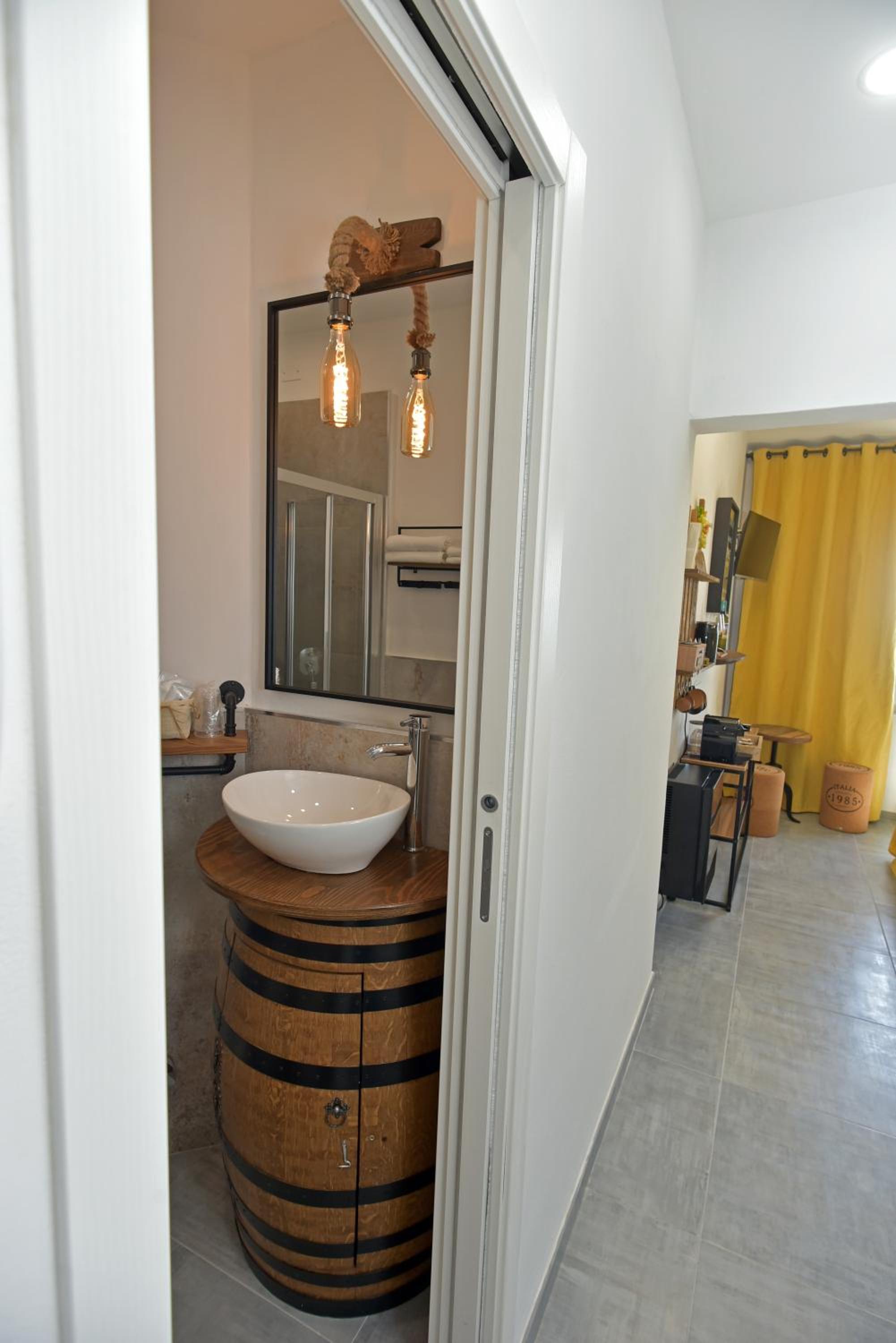 Deluxe Double Room with Sea View - Photo 14