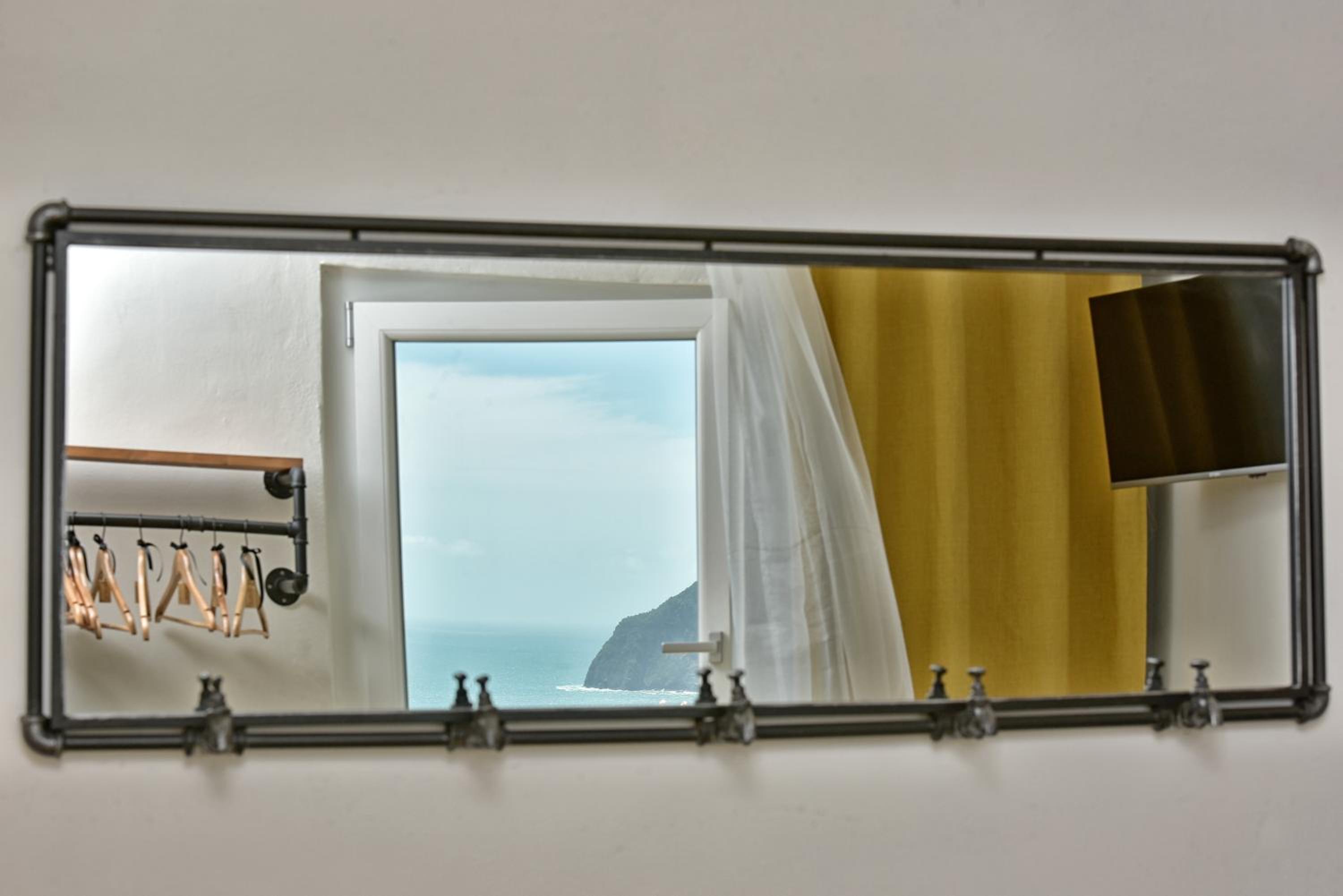 Deluxe Double Room with Sea View - Photo 24