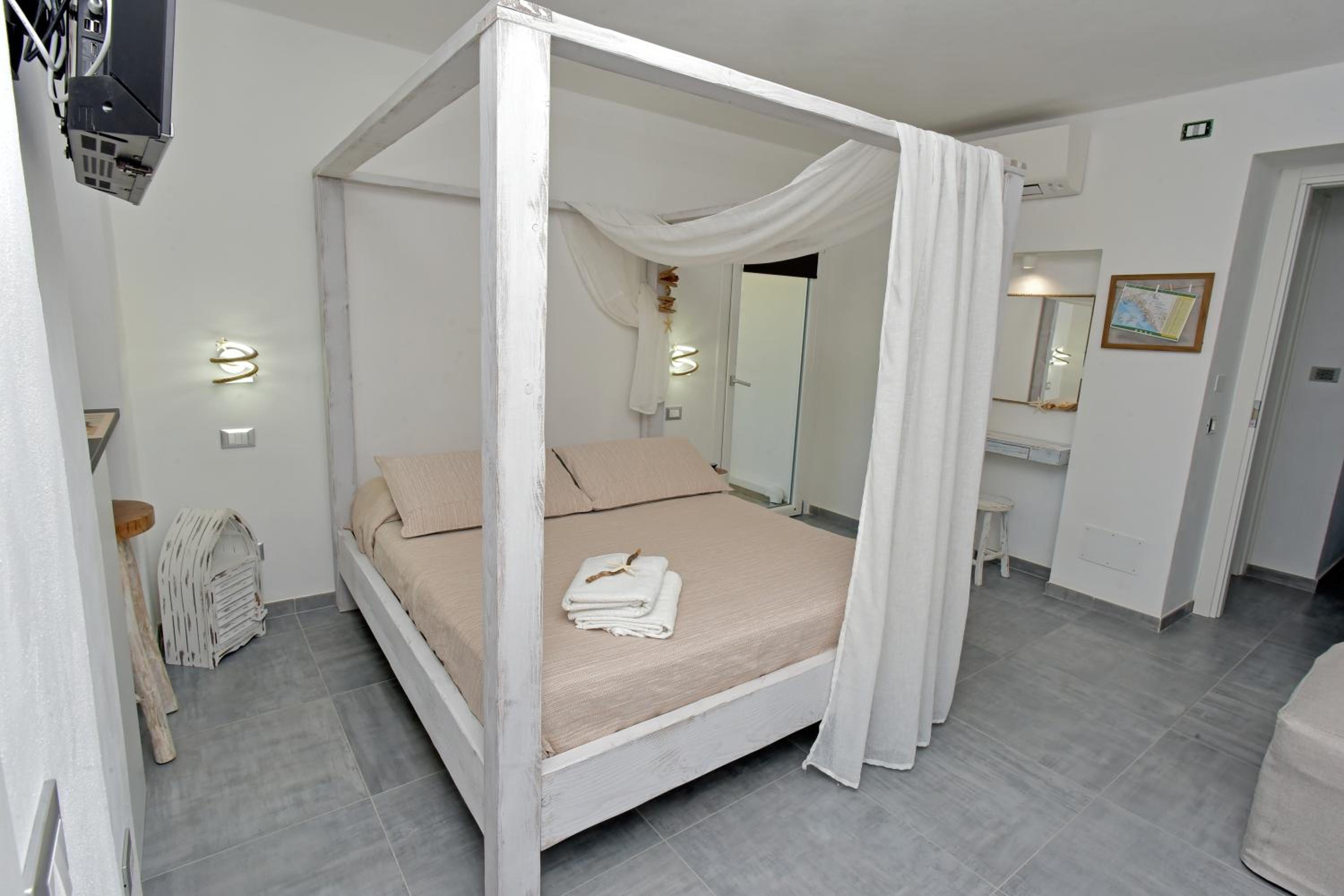 Suite with Terrace - Photo 17