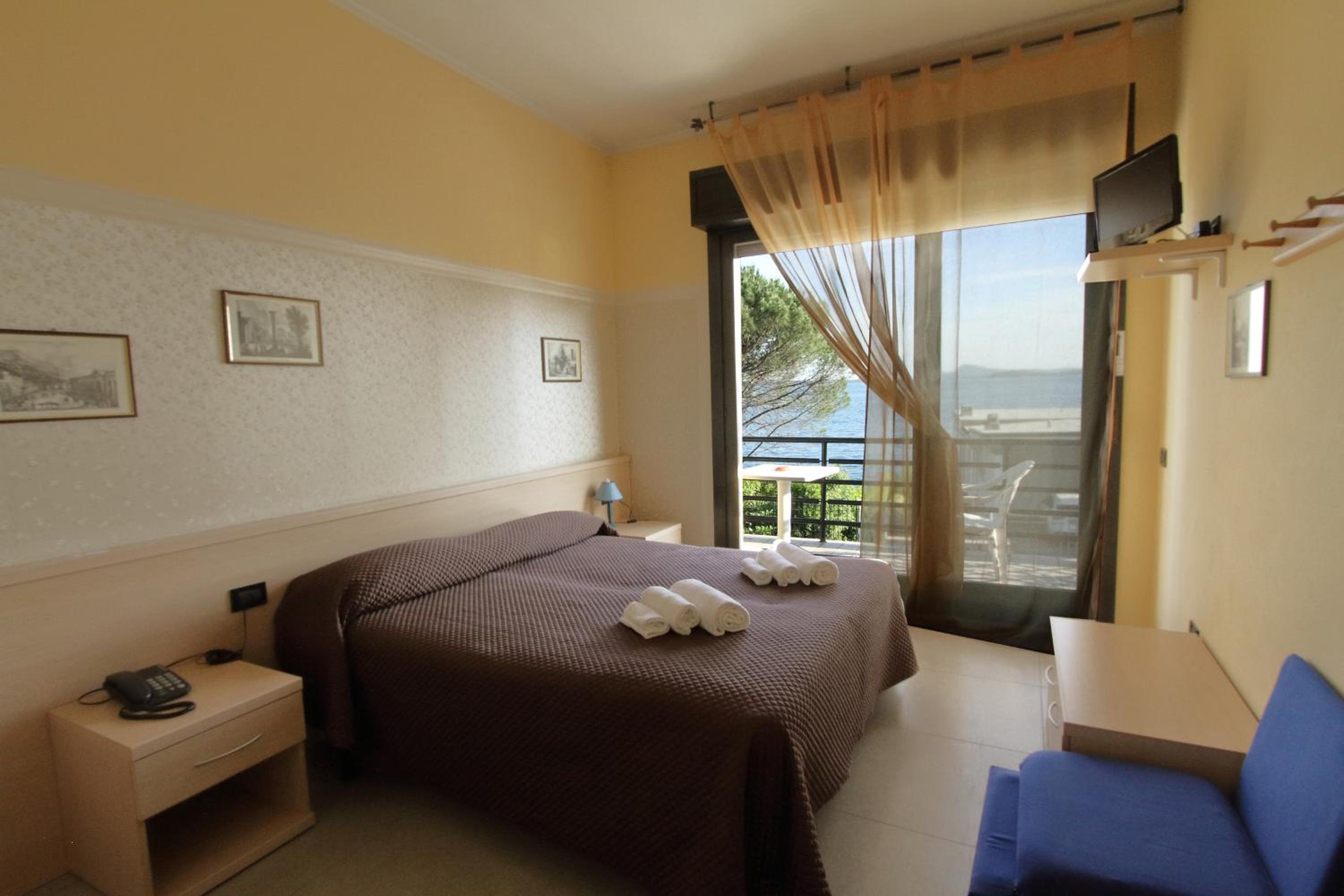 Single Room With Lake View photo 1