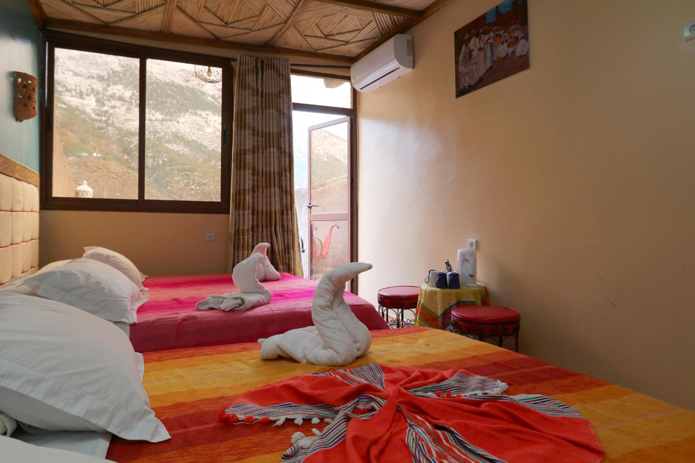 Family Room with Mountain View photo 1