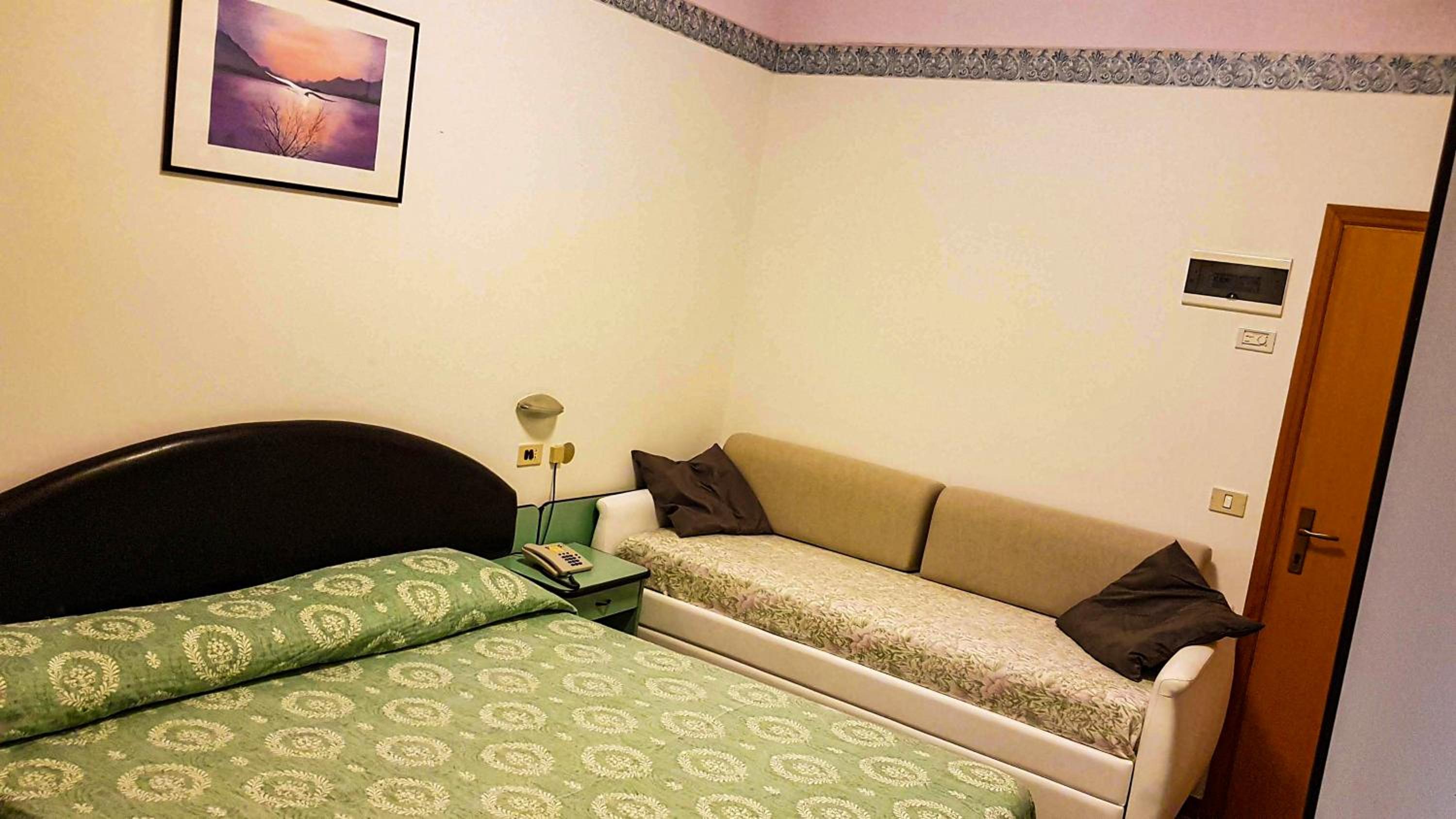 Standard Triple Room photo 3