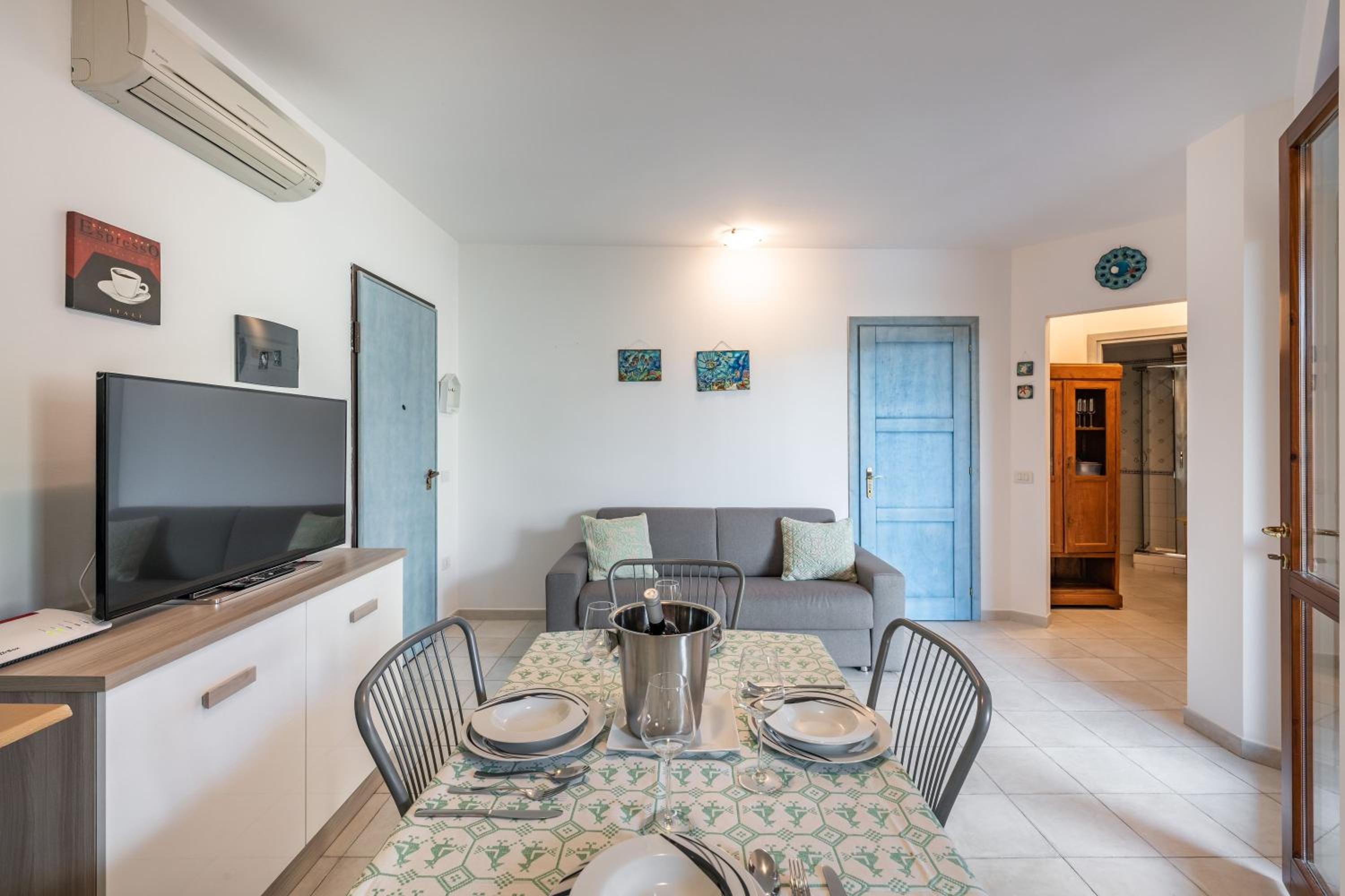 Two-Bedroom Deluxe Apartment with Garden View