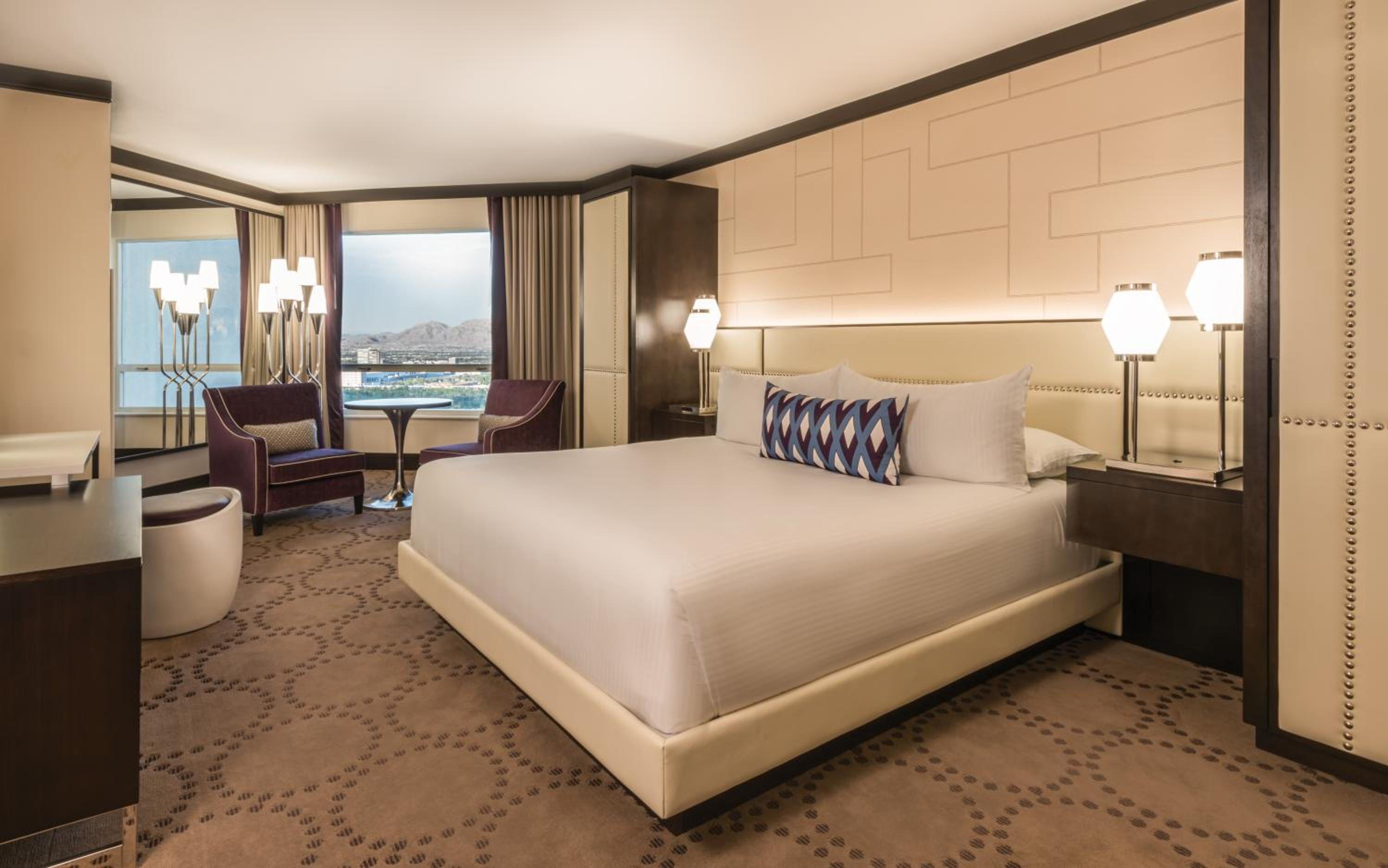 Valley Tower Executive Suite, 1 King Bed, Non-Smoking photo 2