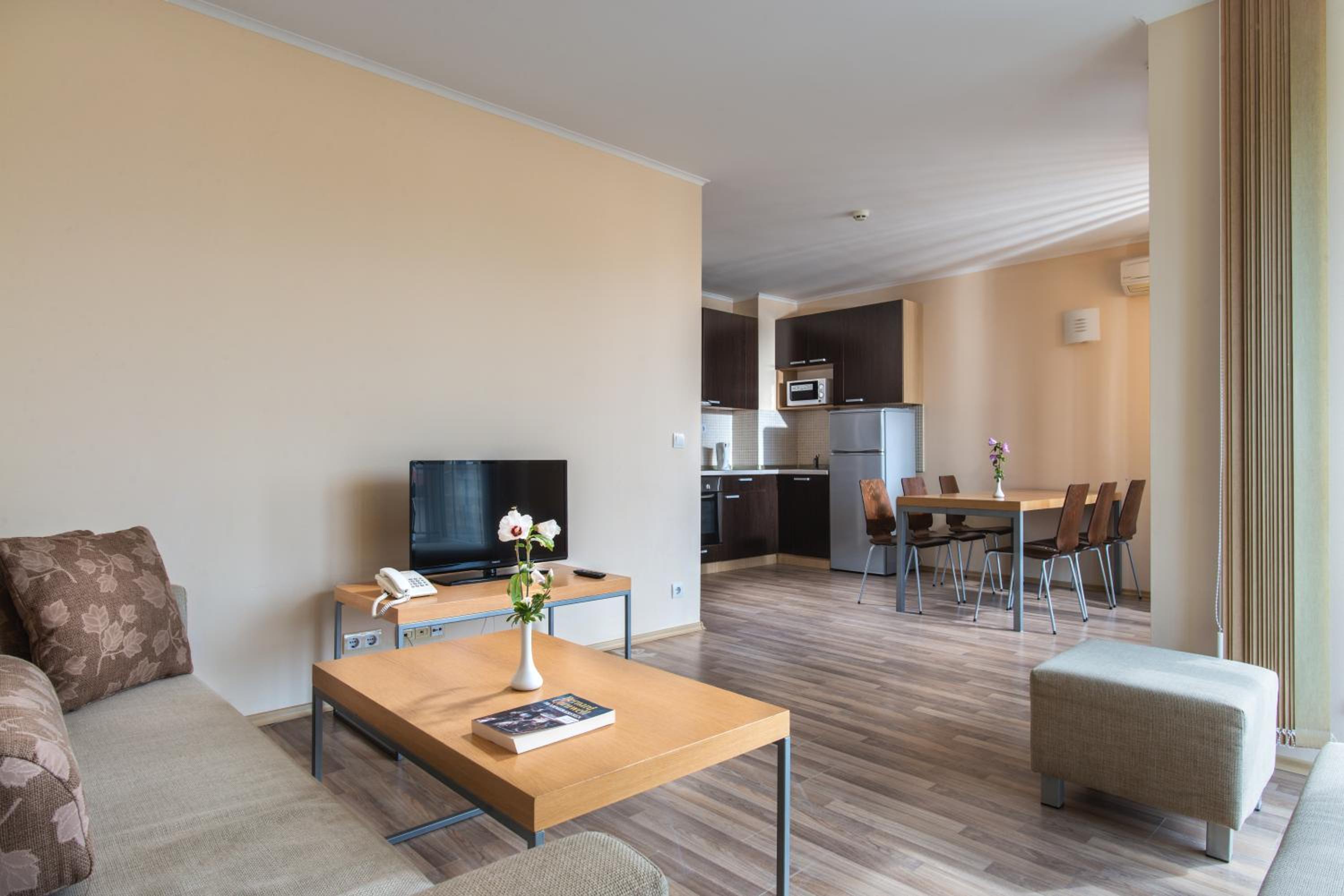 Three-Bedroom Apartment with Sea View photo 1