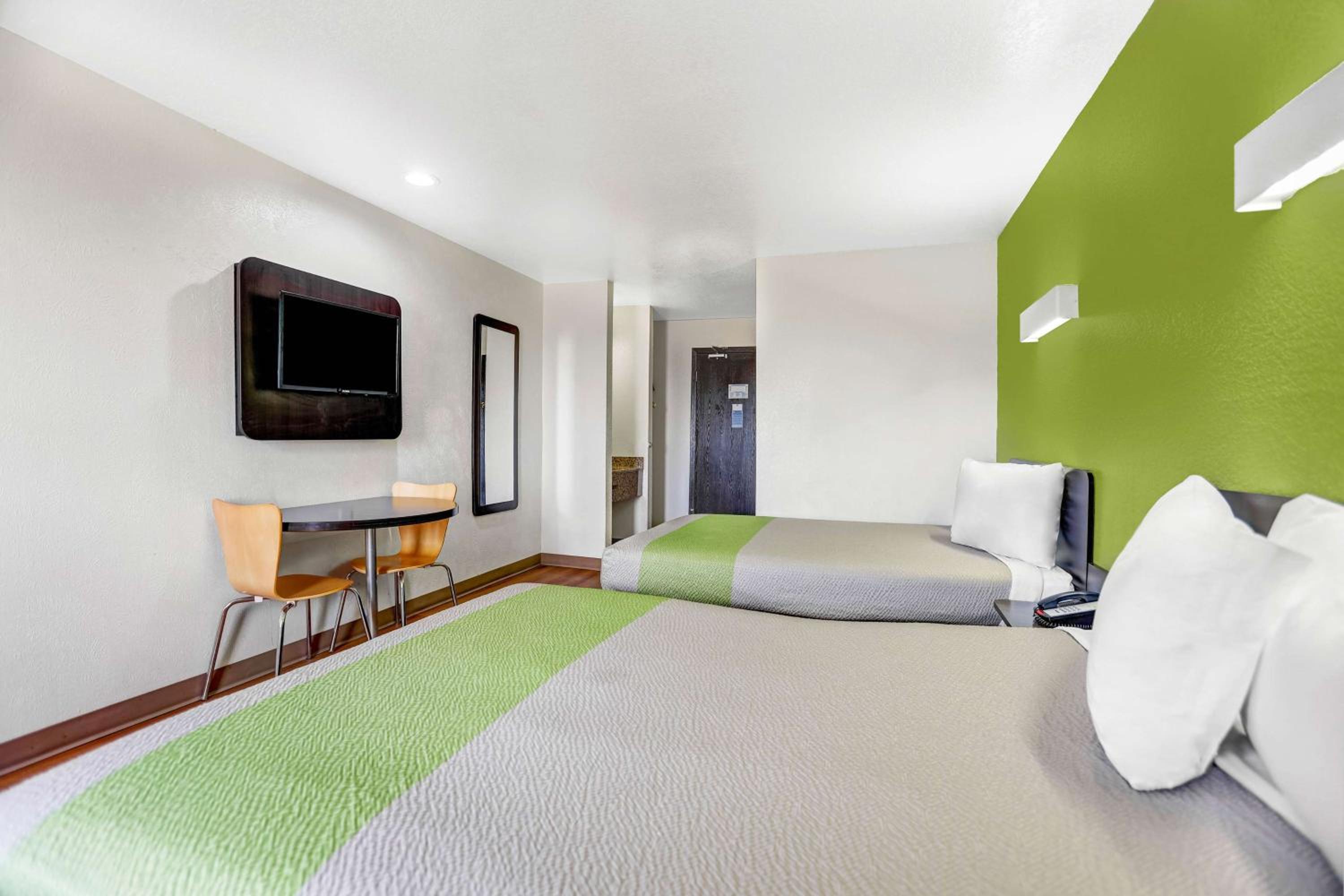 Queen Room with Two Queen Beds - Disability Access - Non-Smoking - Photo 1