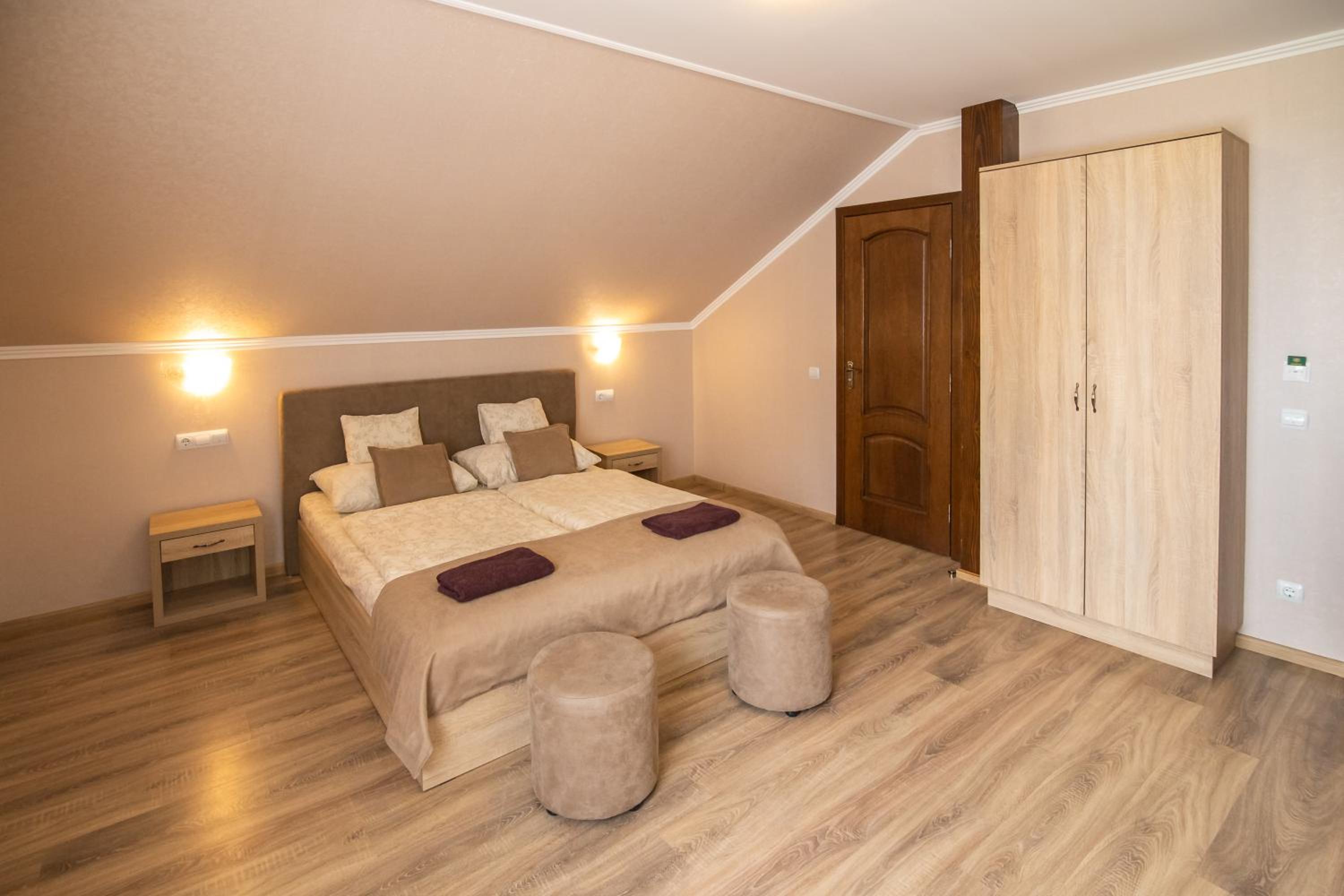 Large Double Room photo 2