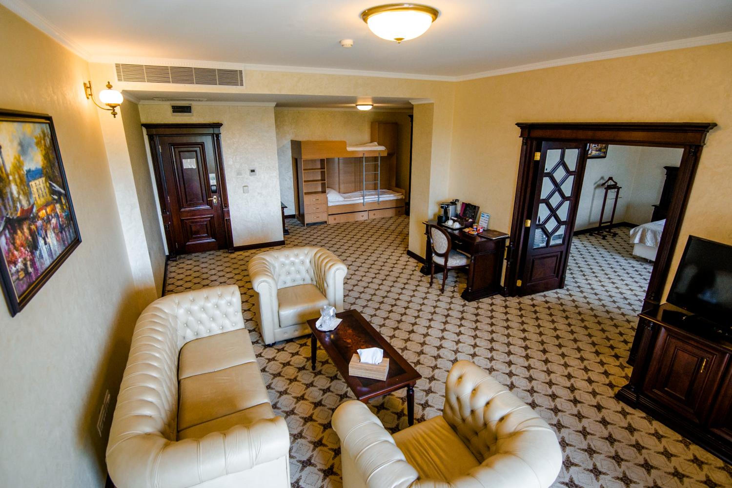 Family Suite with Balcony photo 1