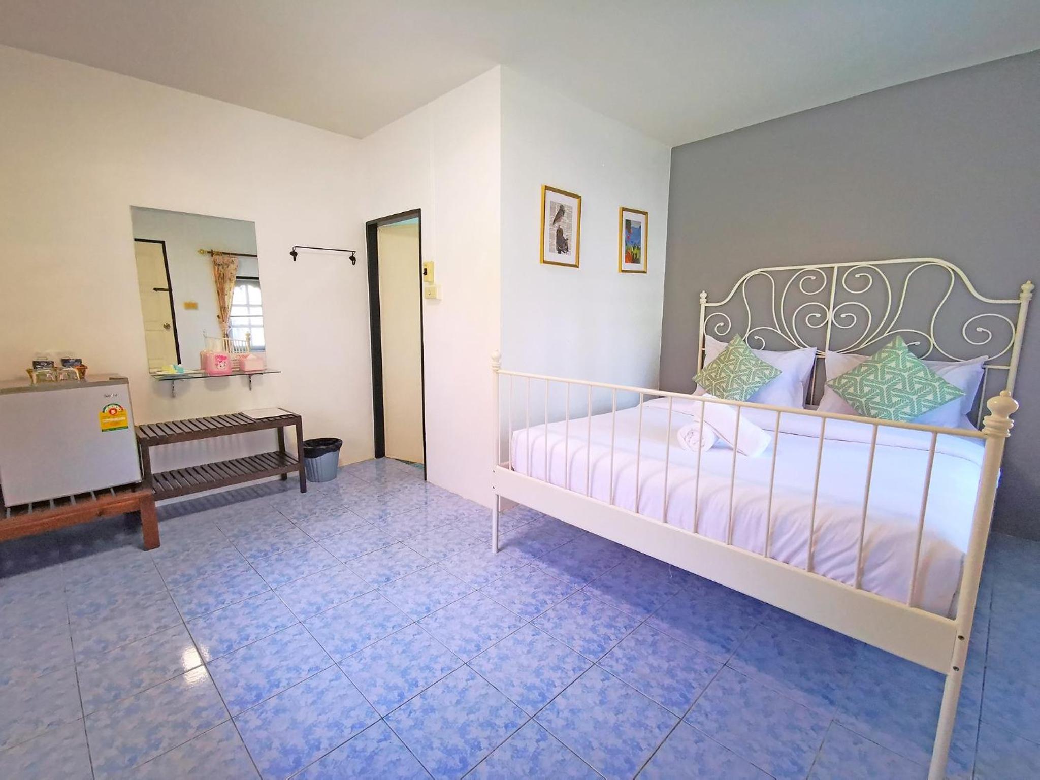 Small Double Room - Photo 5