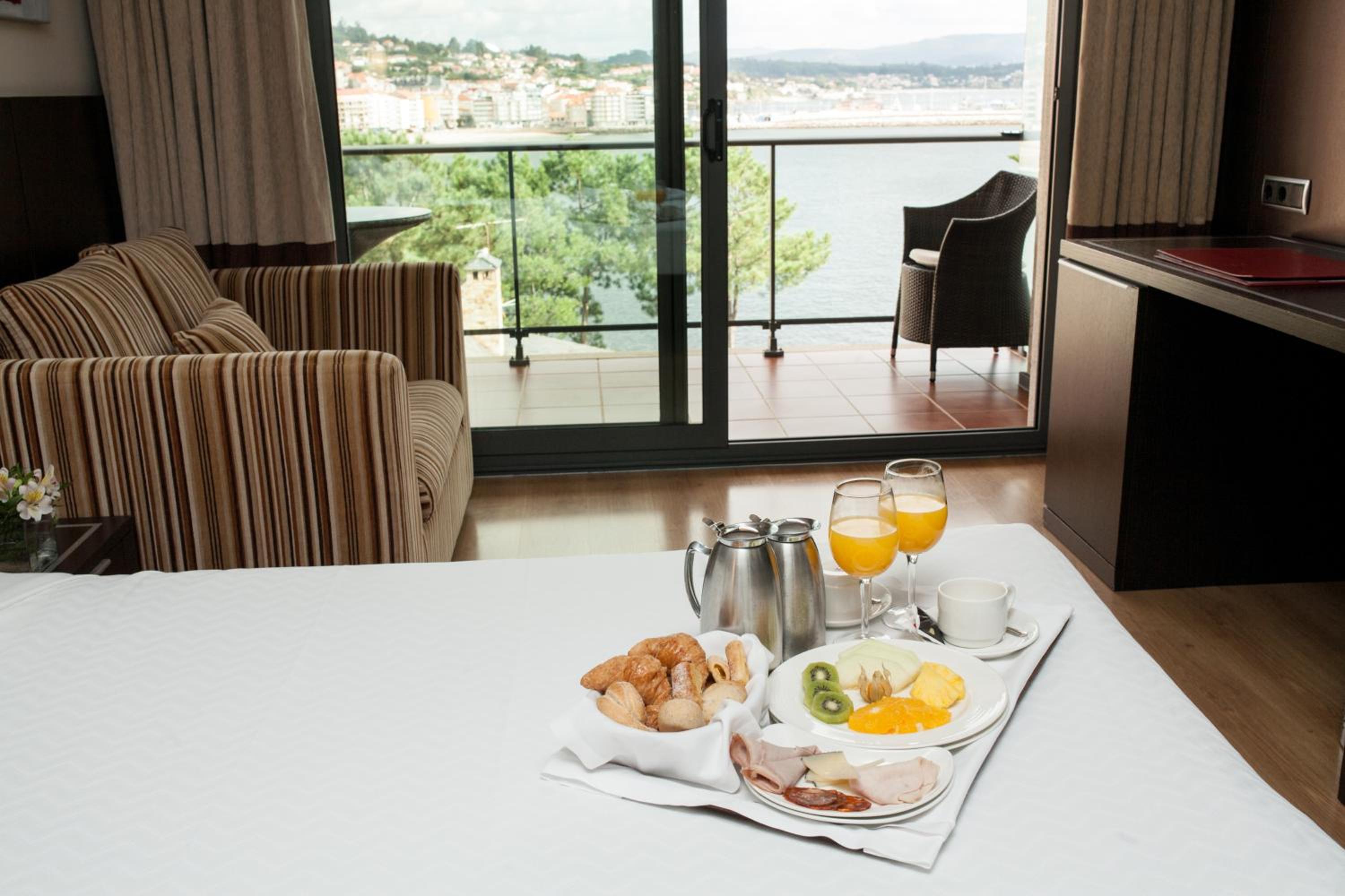 Double or Twin Room with Sea view (2 Adults + 1 Child )