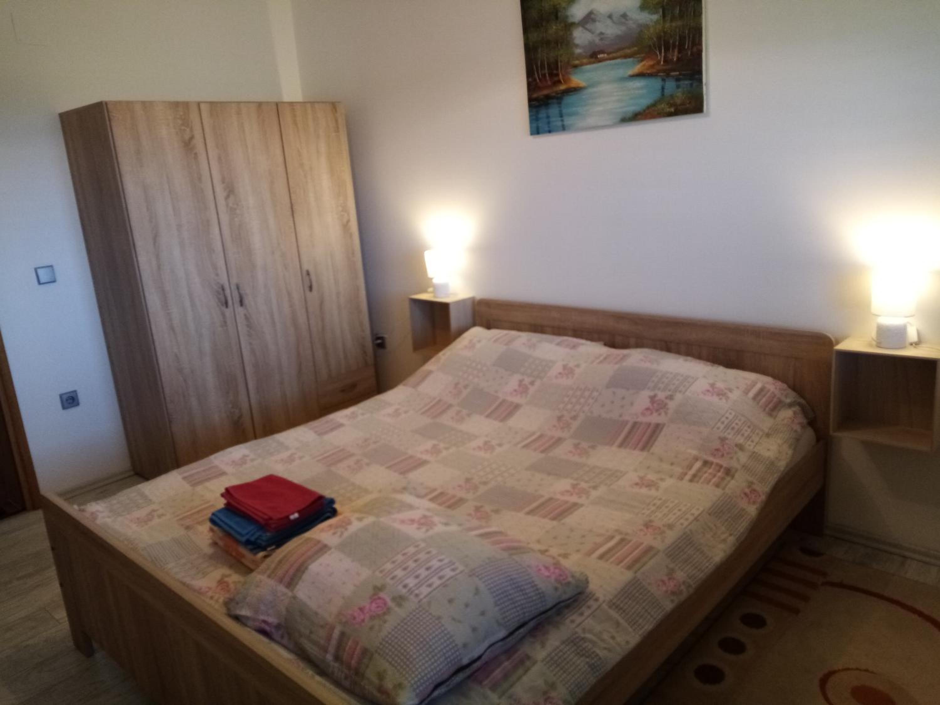 Apartment with Balcony - Photo 25