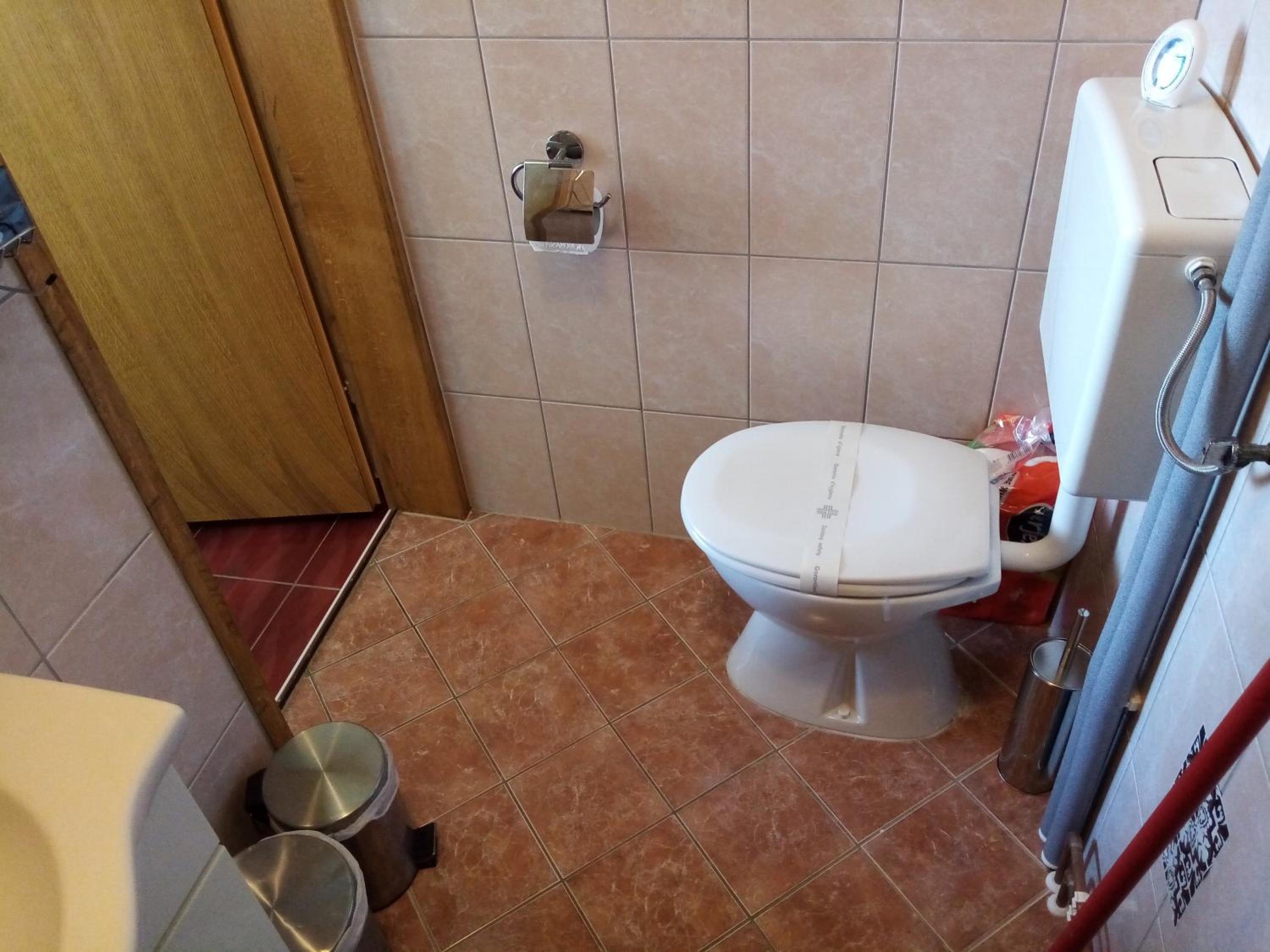 Apartment with Balcony - Photo 3