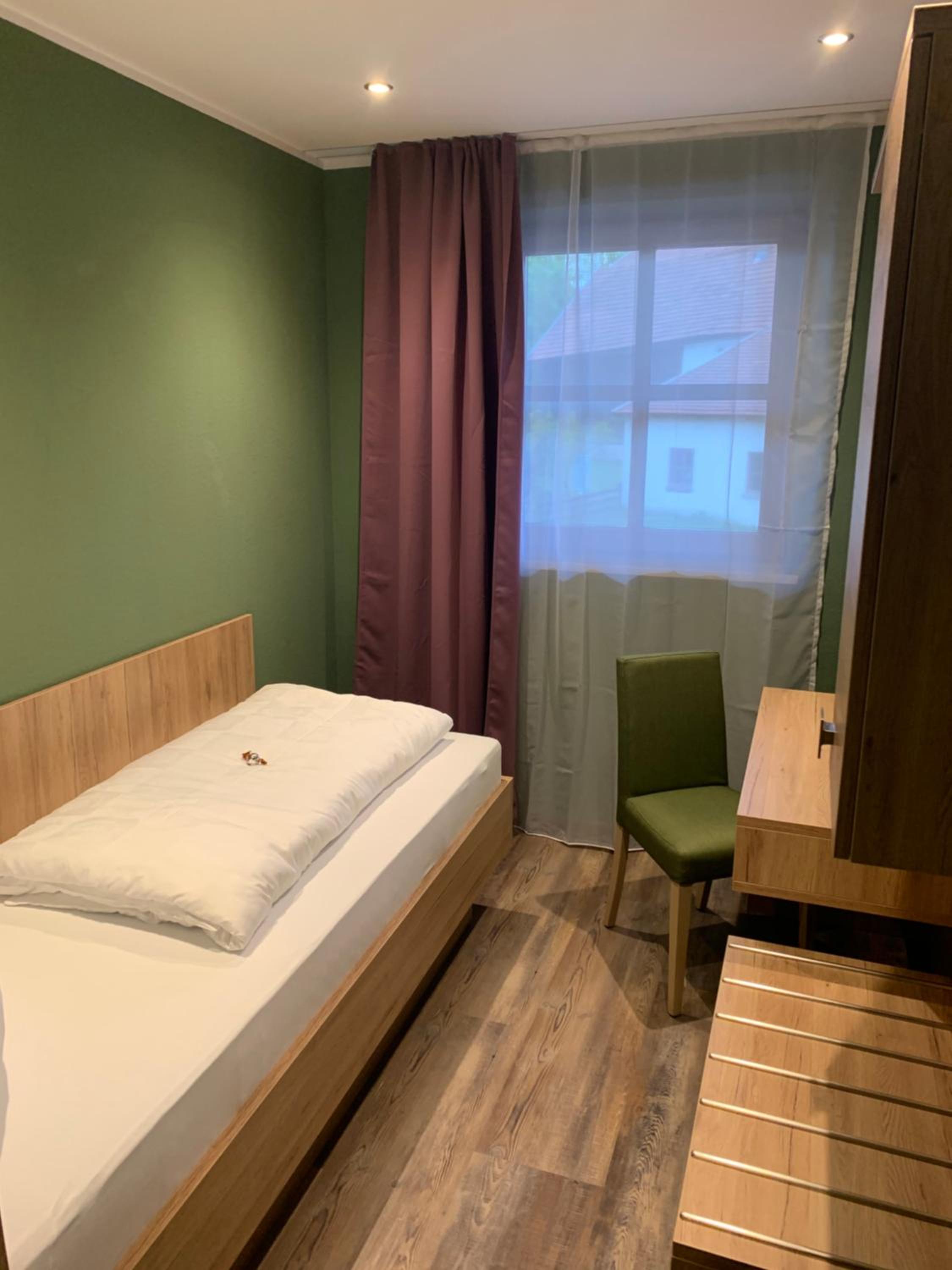 Single Room with Bathroom photo 2