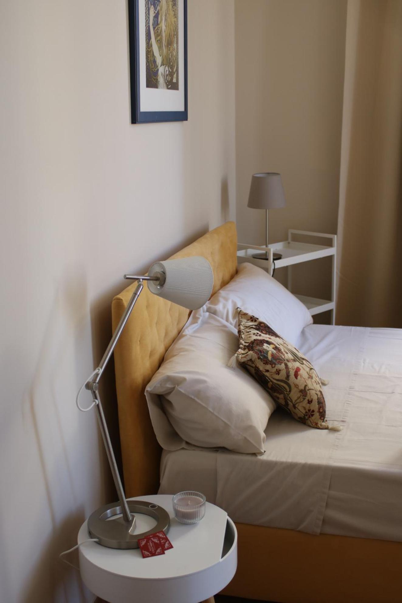 Double or Twin Room with Private External Bathroom - Photo 10